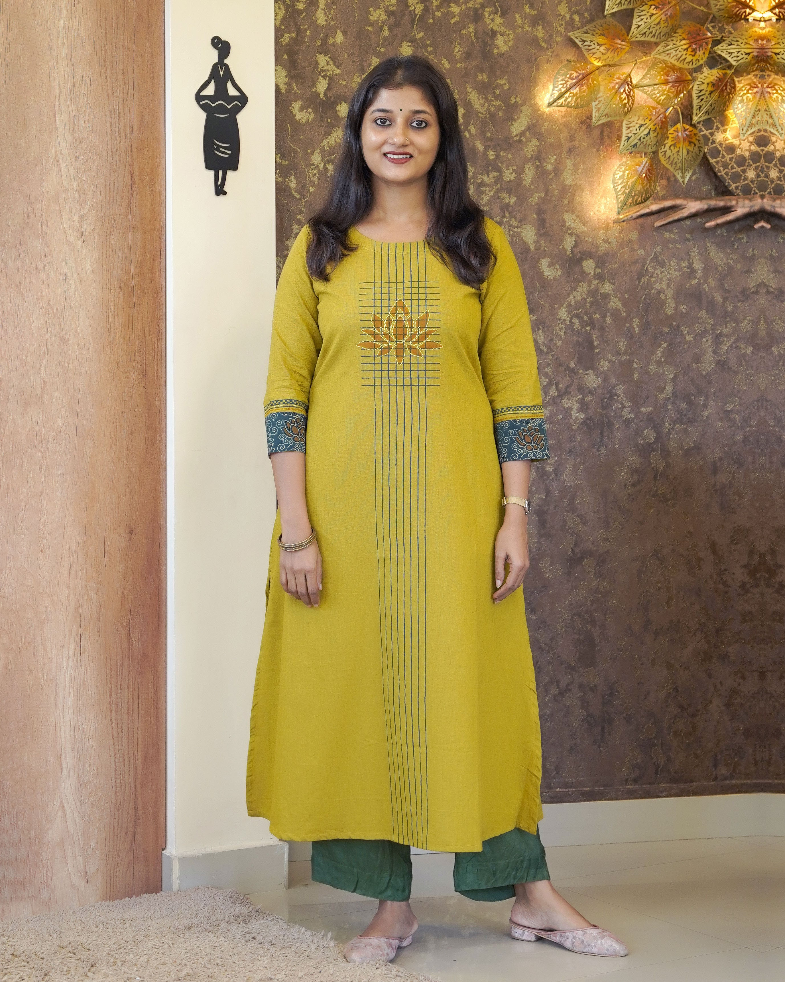 Load image into Gallery viewer, Pure Cotton A-line Slitted Kurti-00123