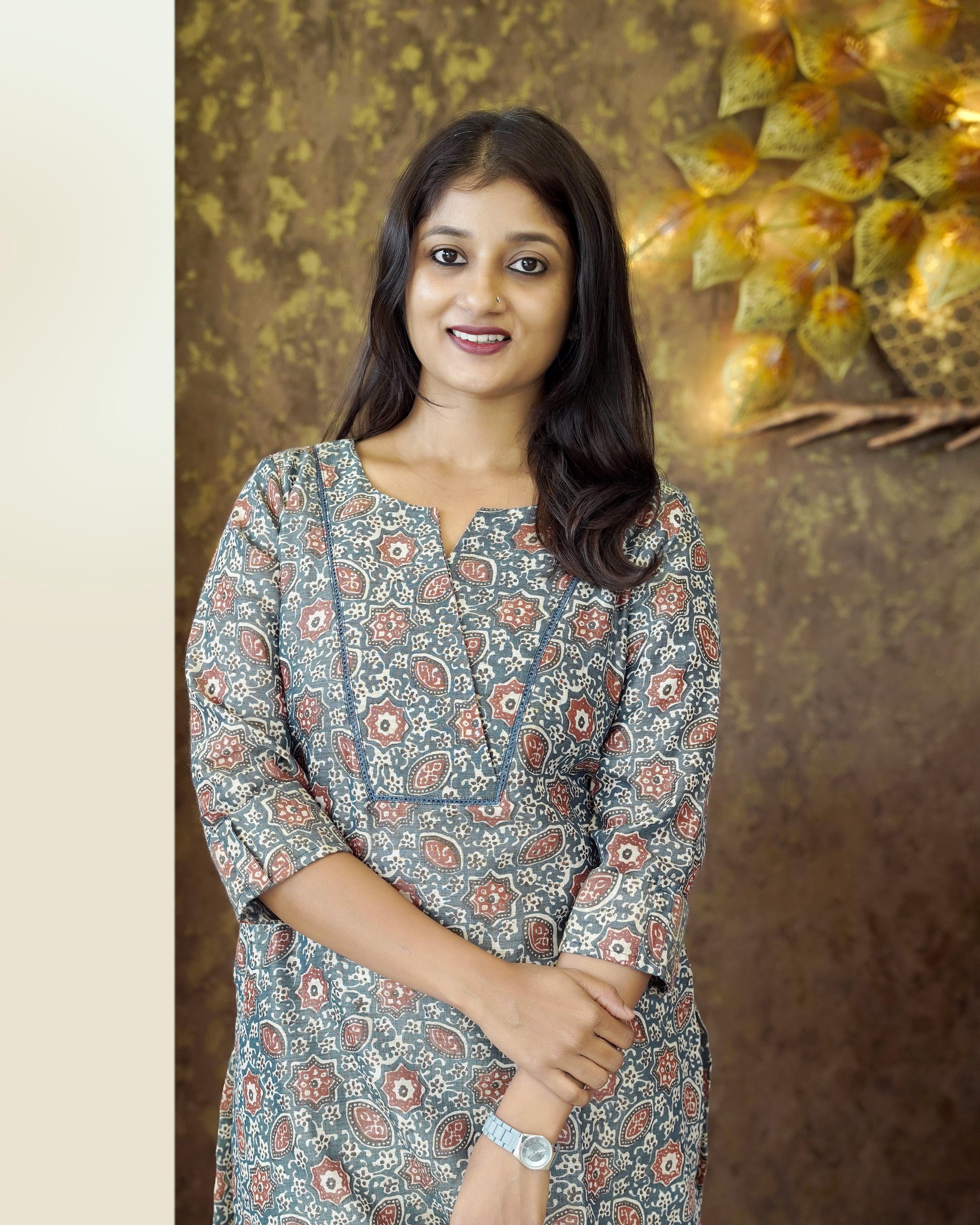 Load image into Gallery viewer, Khadi Cotton Slitted Kurti-00232