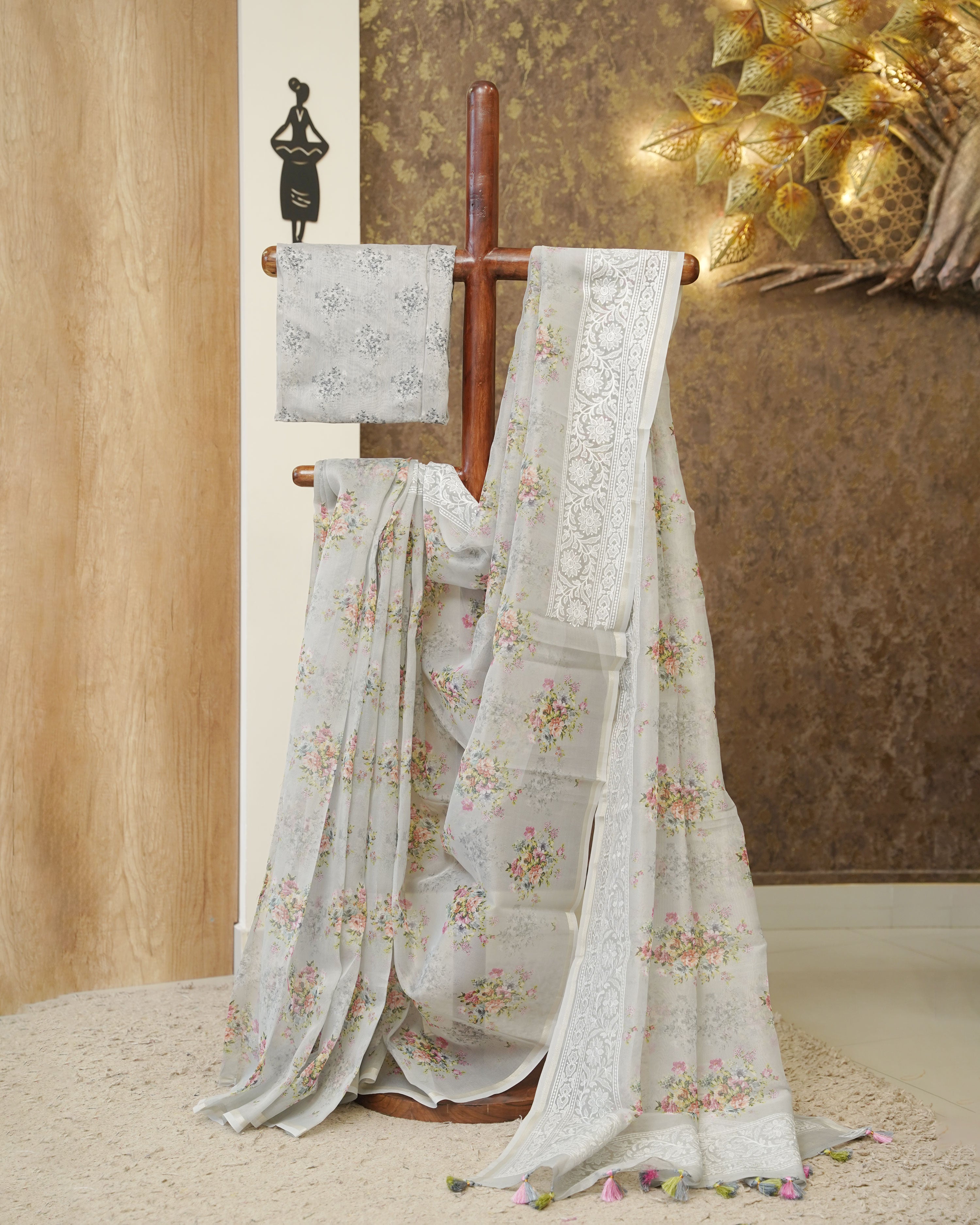 Load image into Gallery viewer, Organza Chikenkari Saree-3210