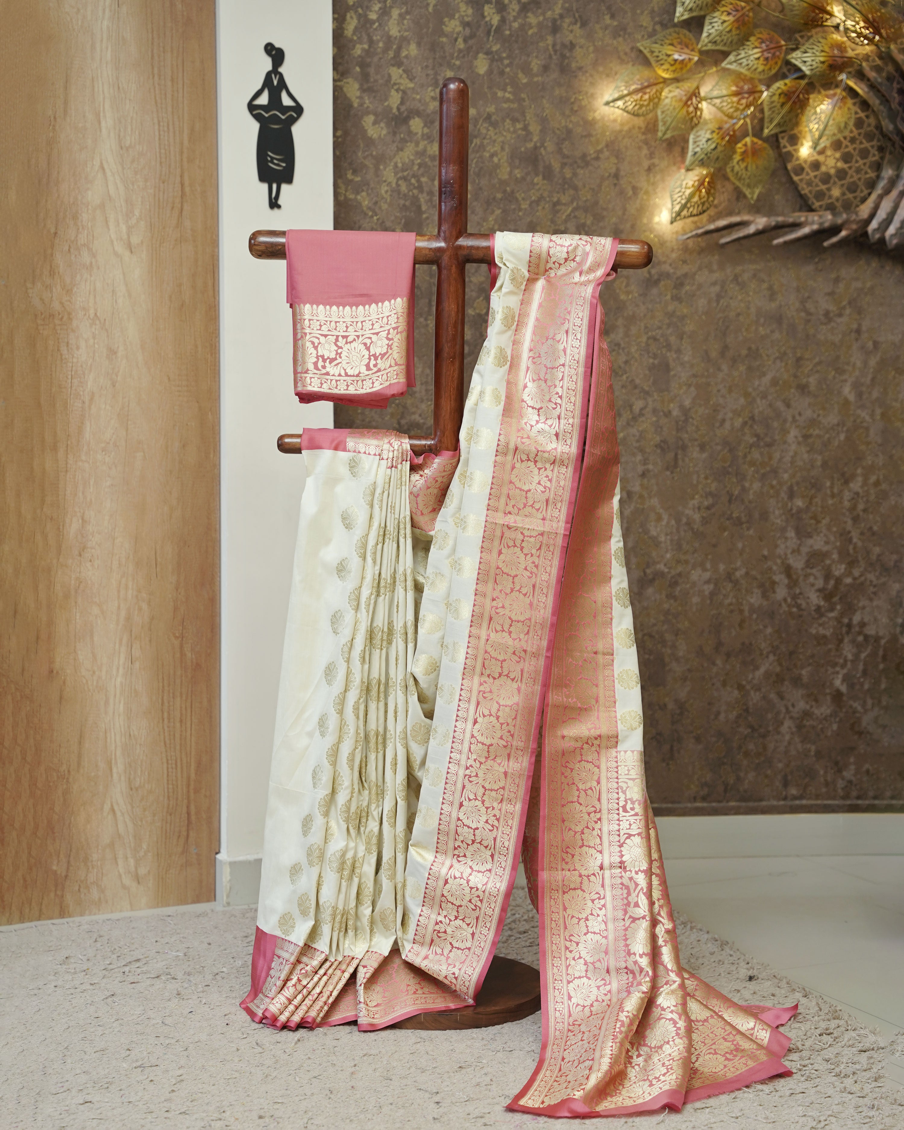 Load image into Gallery viewer, Katan Banarasi Saree- 3207