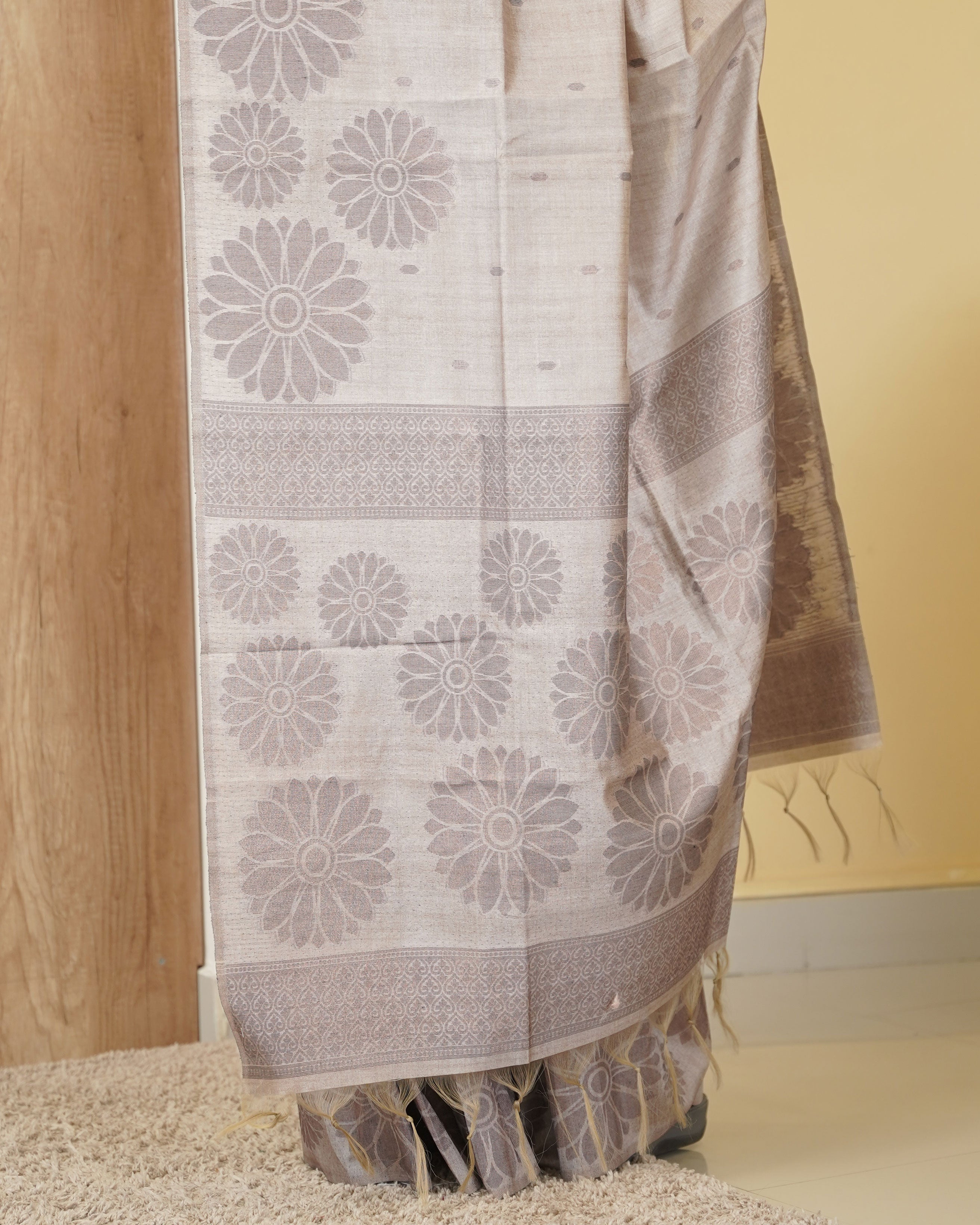 Load image into Gallery viewer, Semi Silk Saree-4811