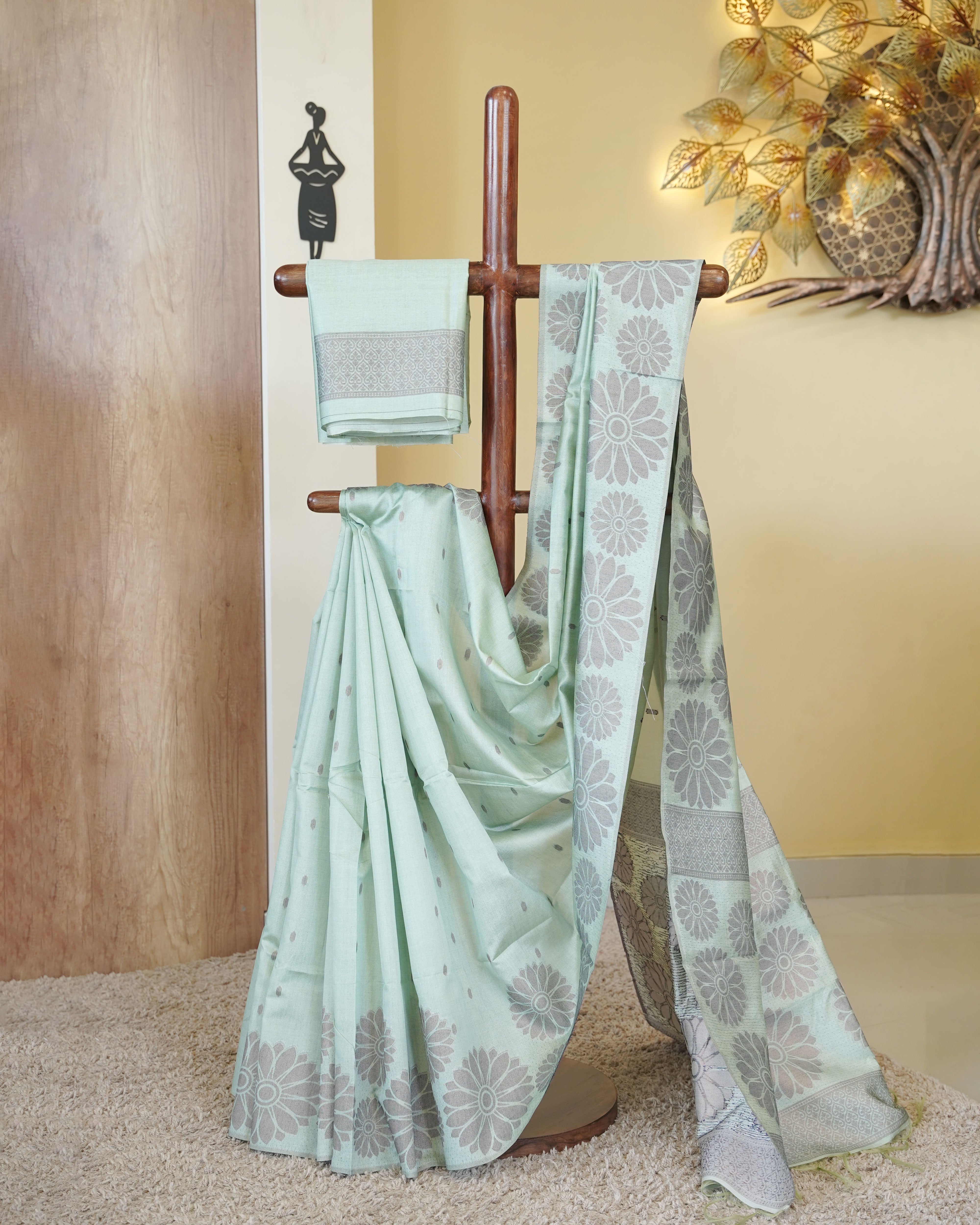 Load image into Gallery viewer, Semi Silk Saree-4811