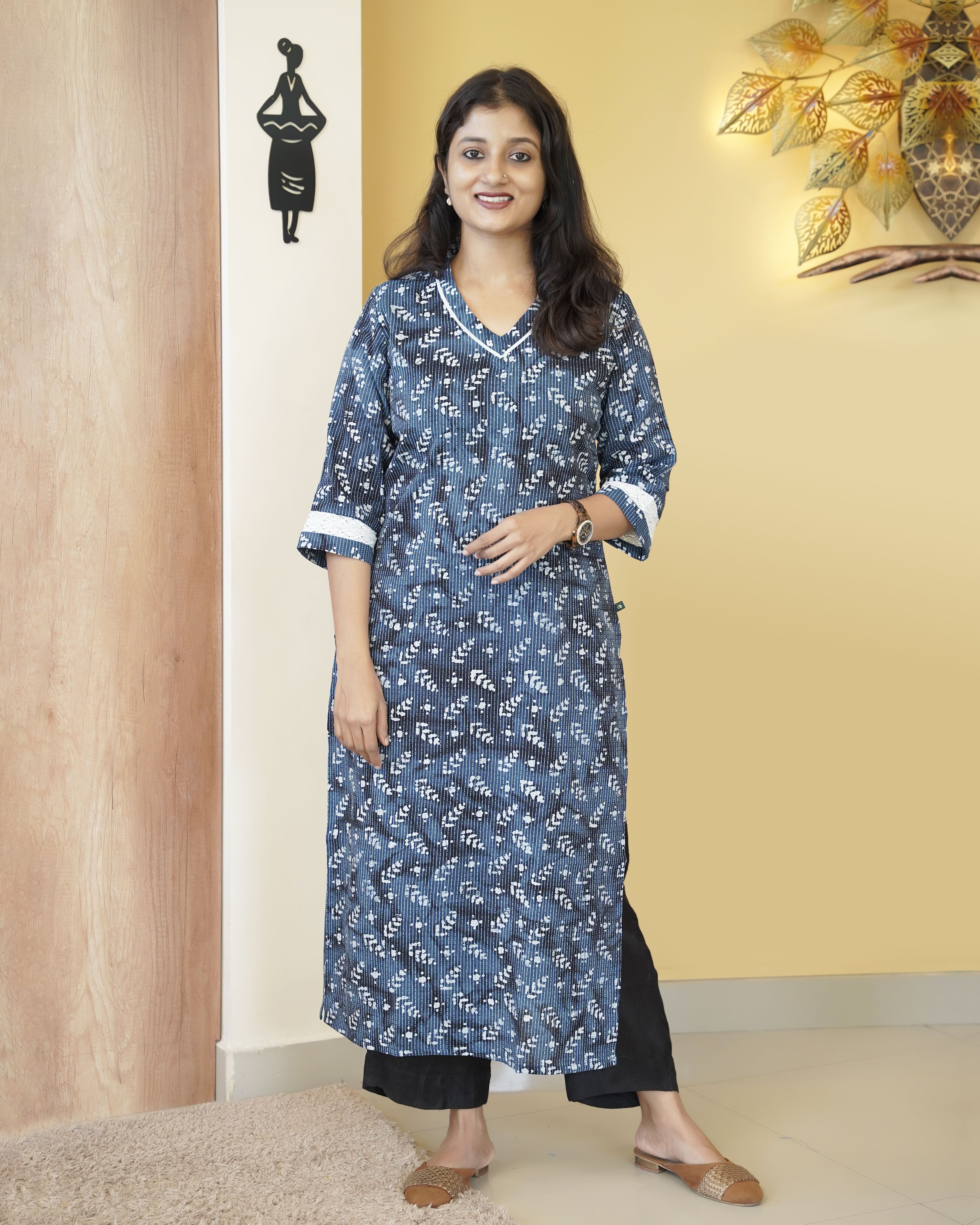 Load image into Gallery viewer, Pure Cotton Slitted Kurti- 5325