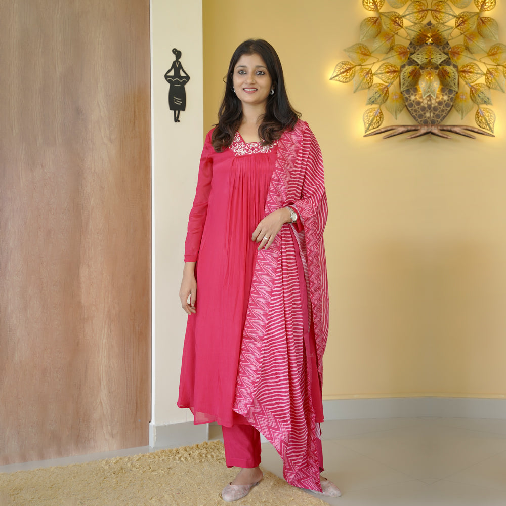 Load image into Gallery viewer, Crepe Silk Kurti Set - 4716