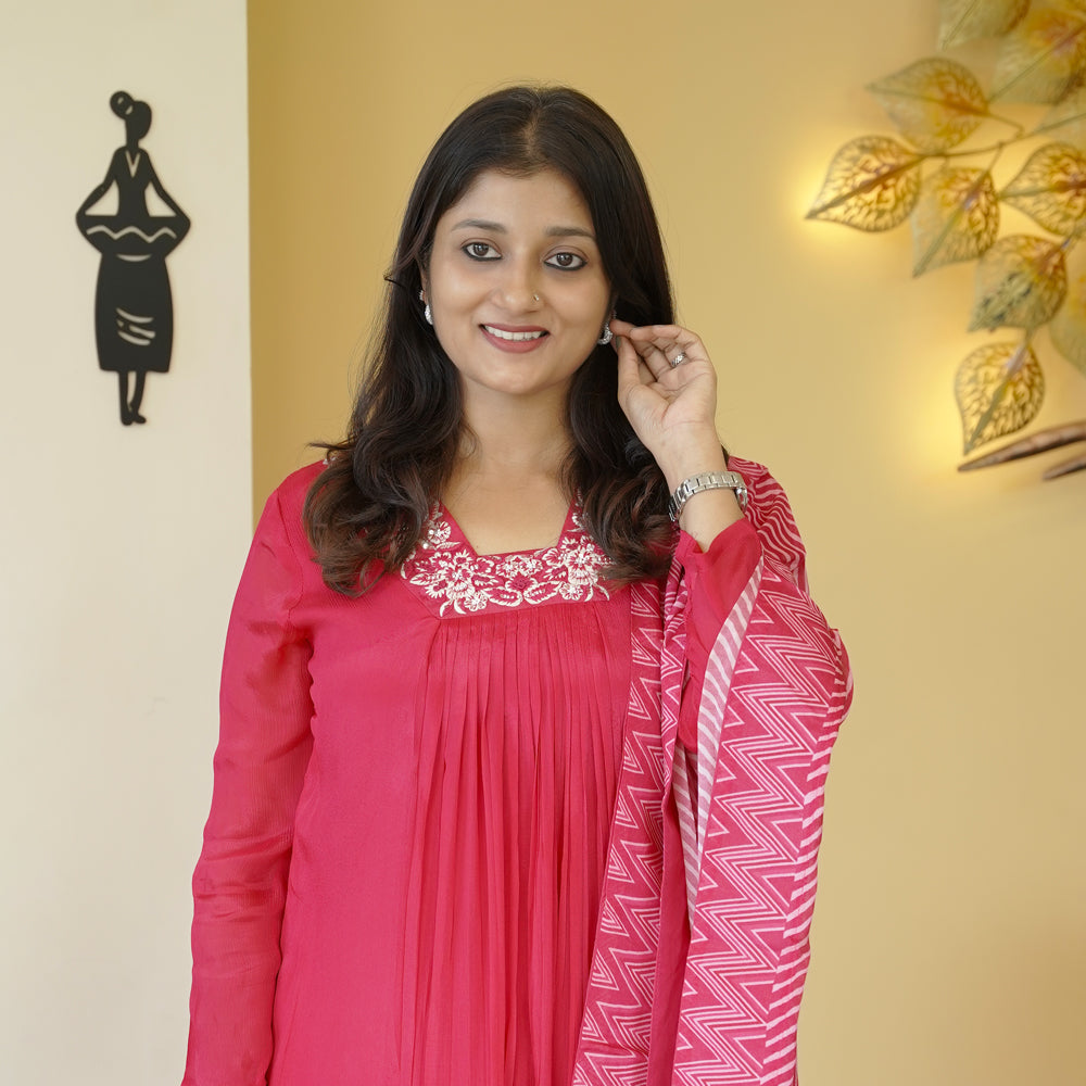 Load image into Gallery viewer, Crepe Silk Kurti Set - 4716