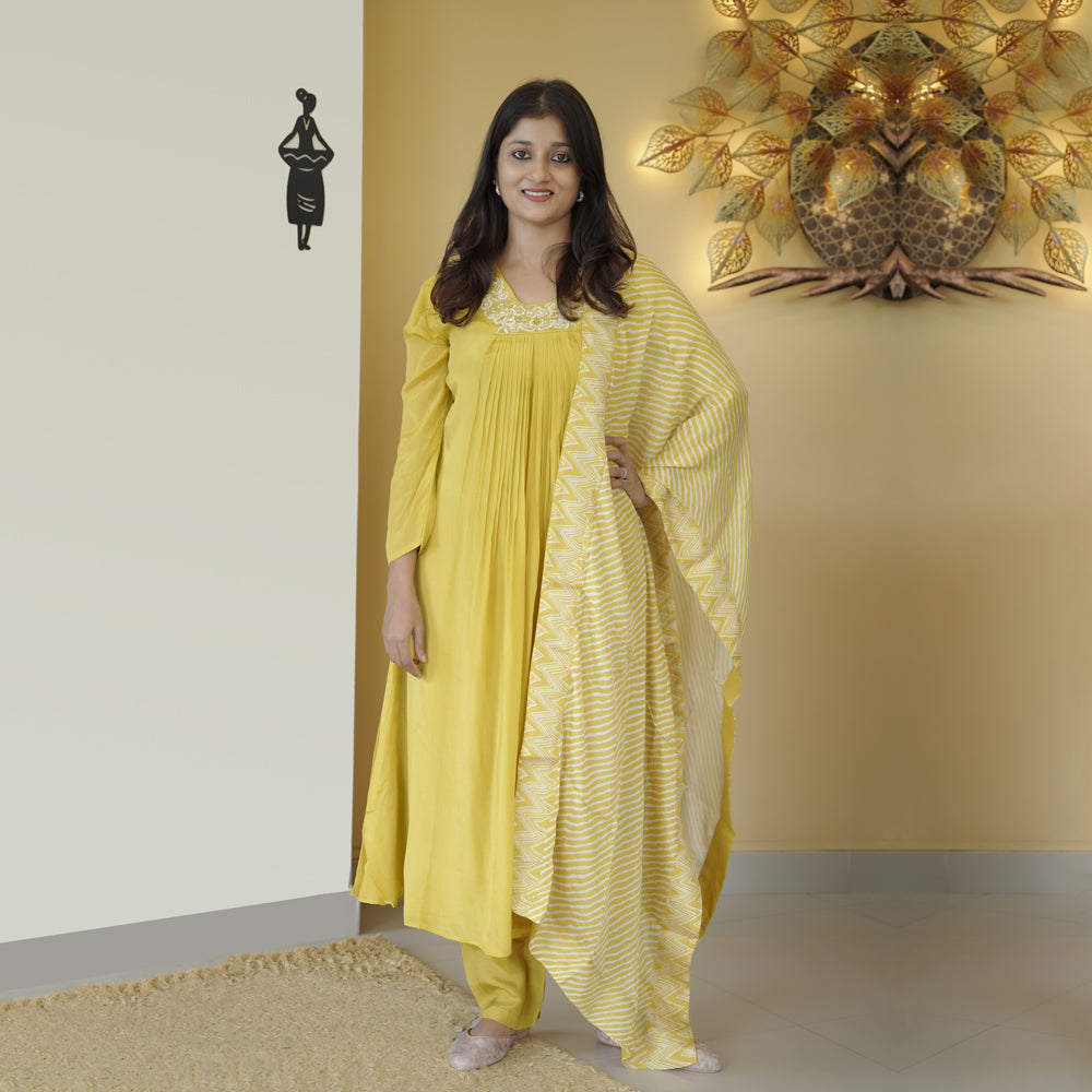 Load image into Gallery viewer, Crepe Silk Kurti Set - 4716