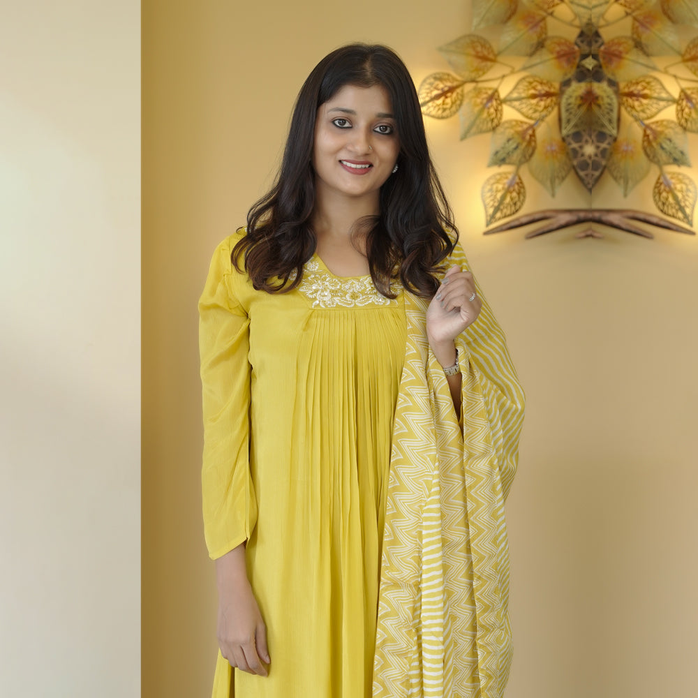 Load image into Gallery viewer, Crepe Silk Kurti Set - 4716