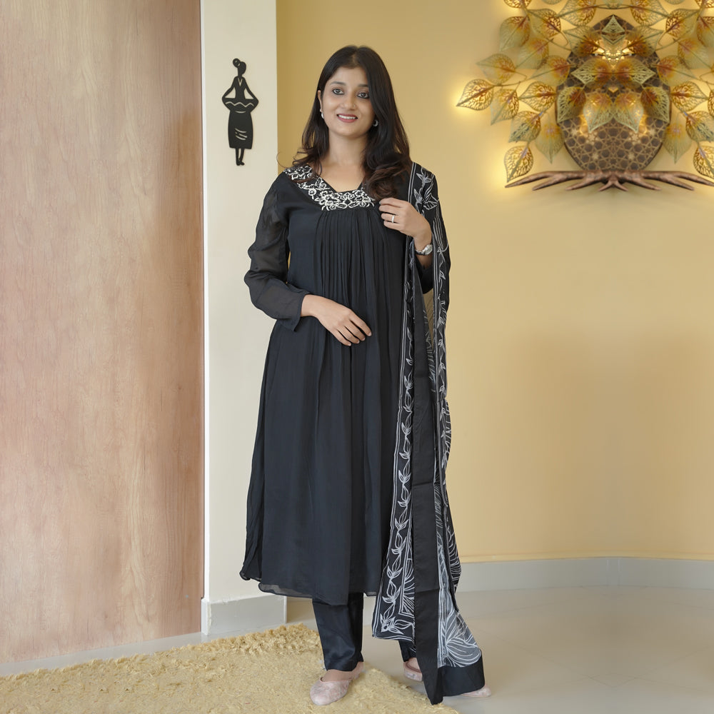 Load image into Gallery viewer, Crepe Silk Kurti Set - 4716