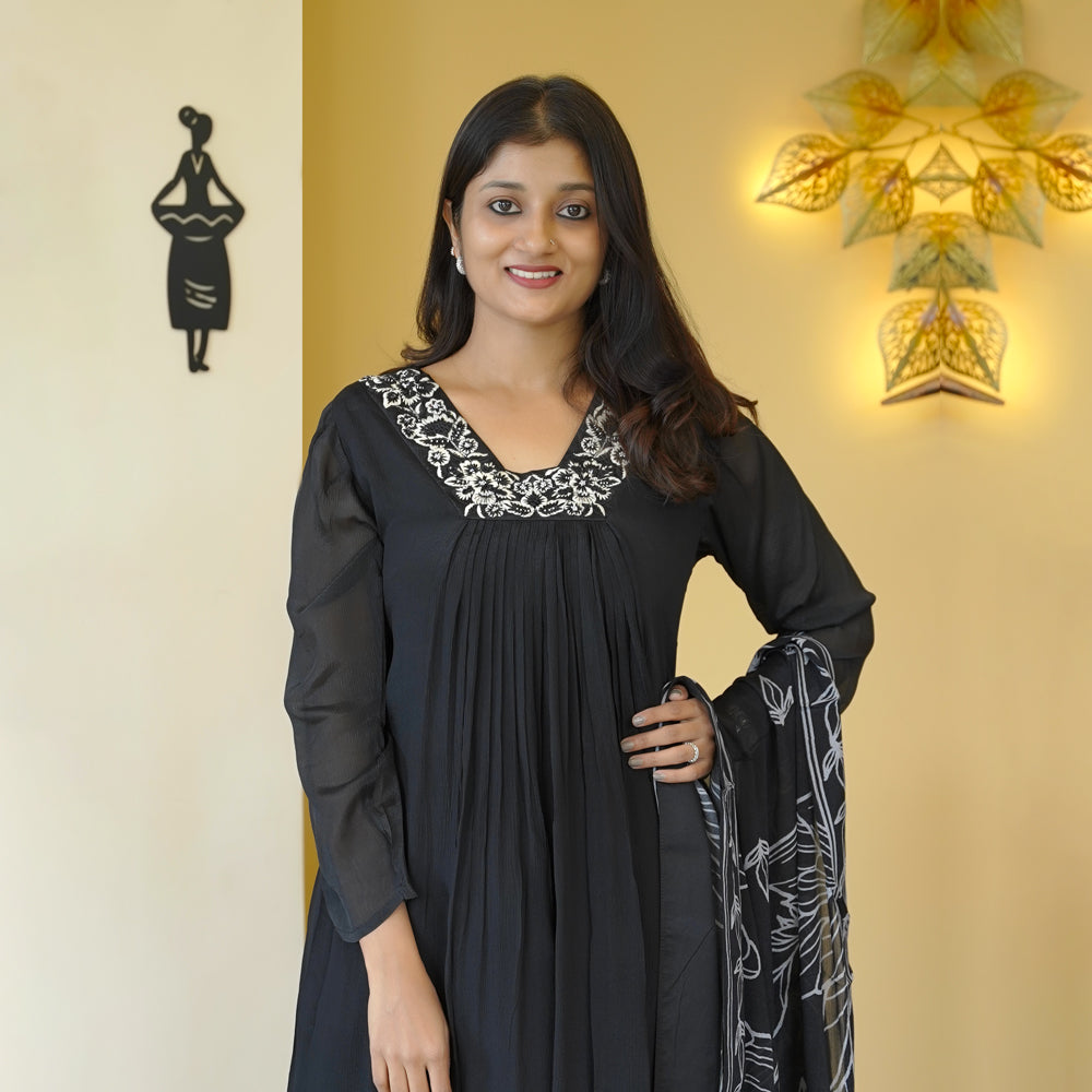 Load image into Gallery viewer, Crepe Silk Kurti Set - 4716