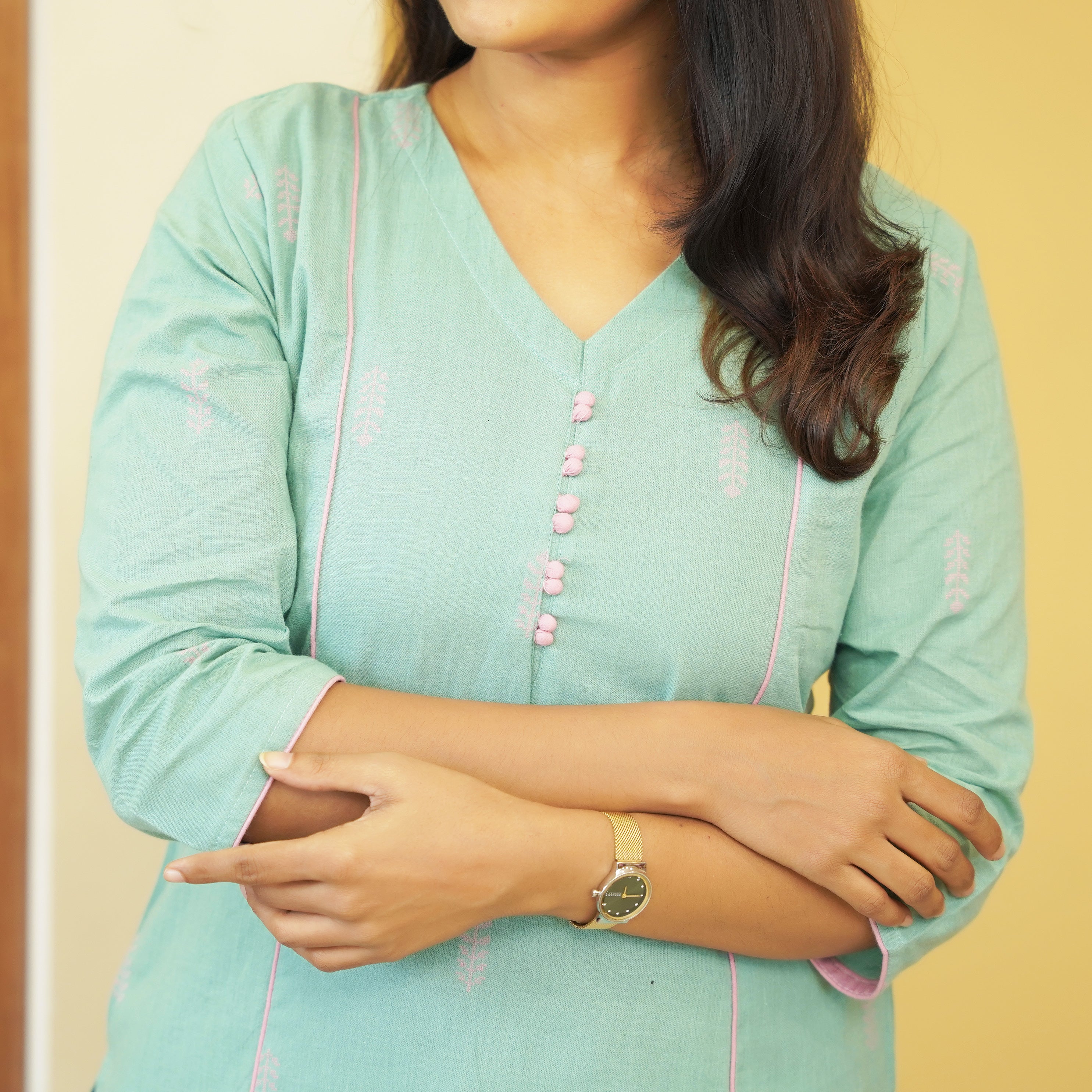 Load image into Gallery viewer, Pure Cotton Slitted Kurti-5100