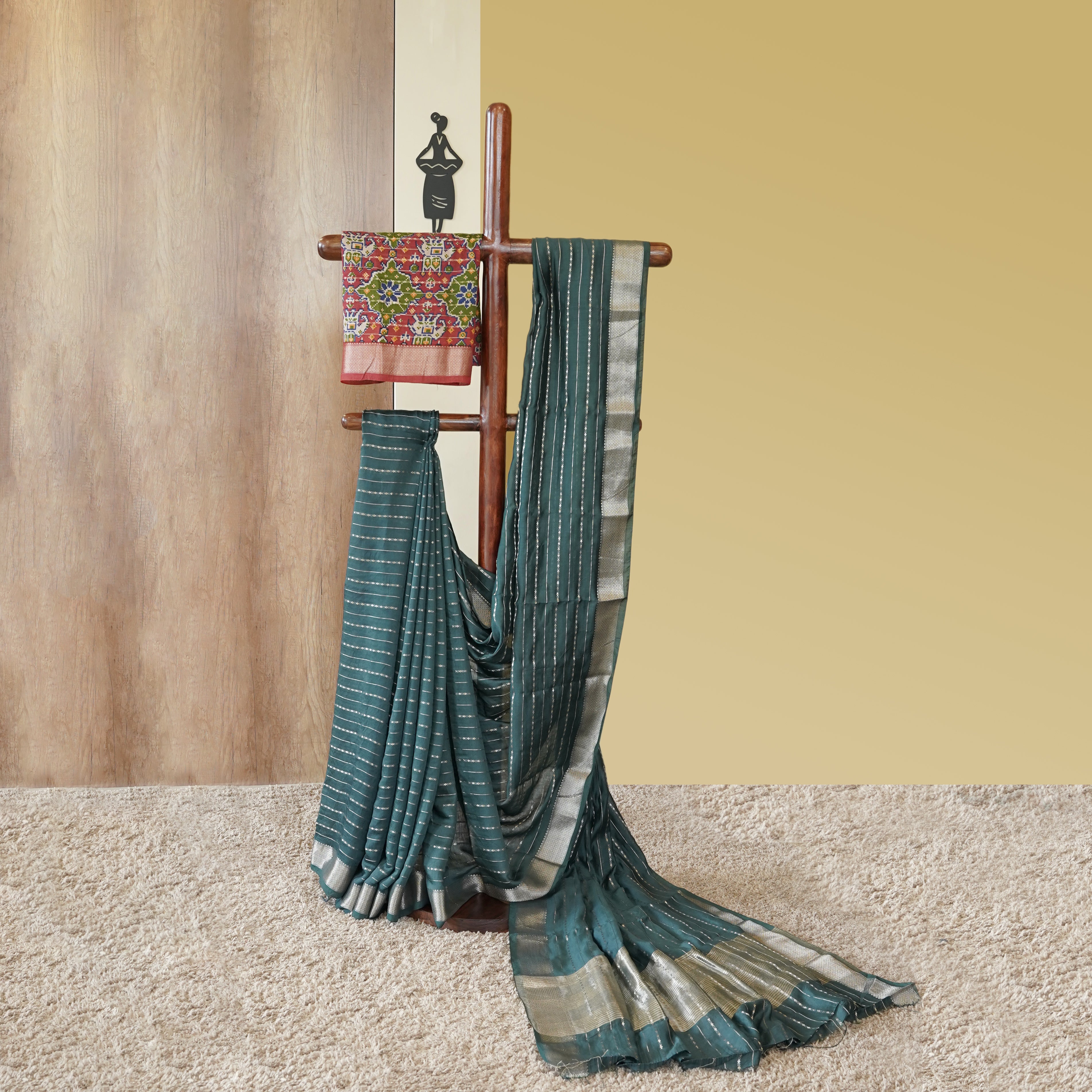 Load image into Gallery viewer, Crepe Silk Saree-4805