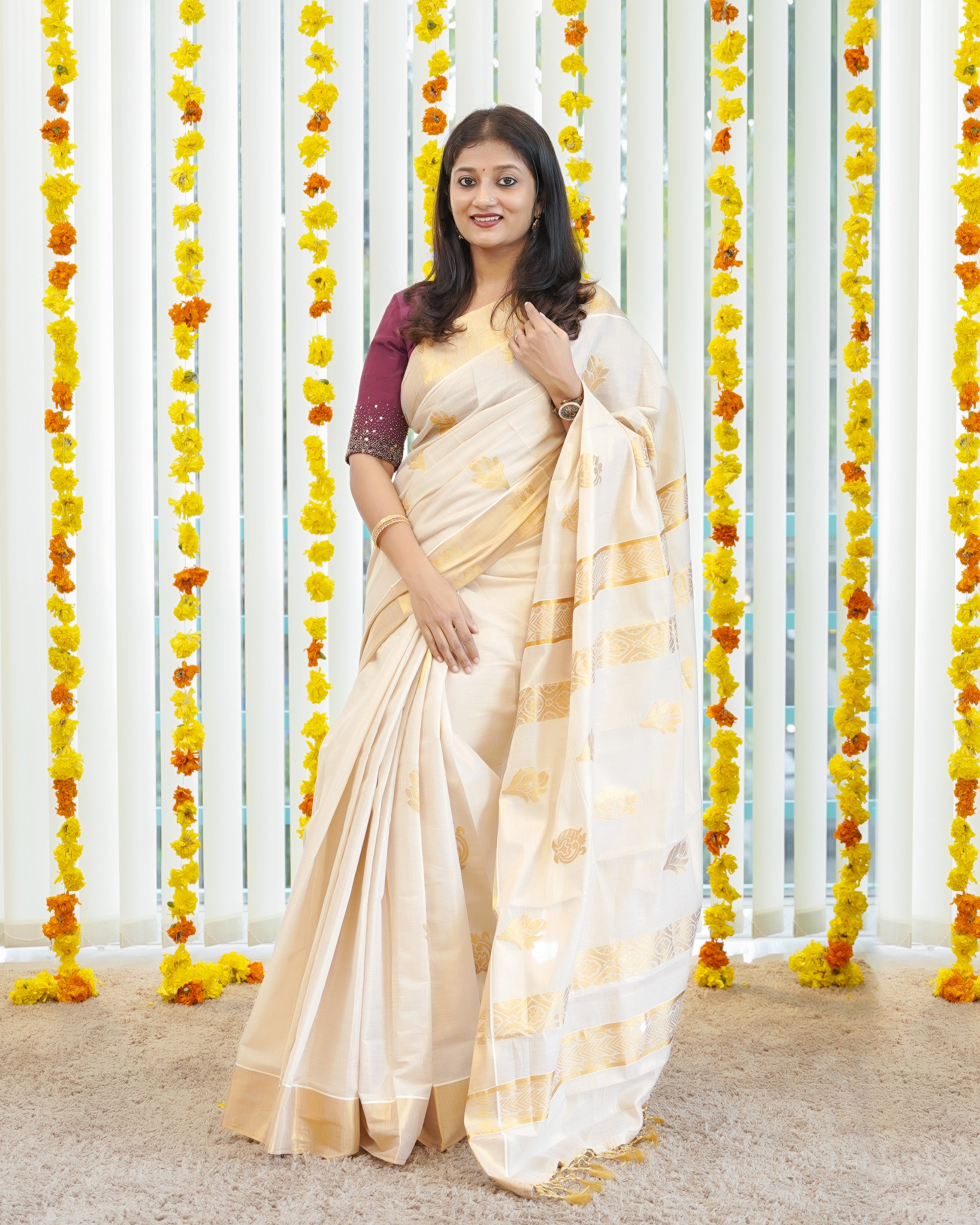 Load image into Gallery viewer, Kerala Tissue Kasavu Saree- 5063