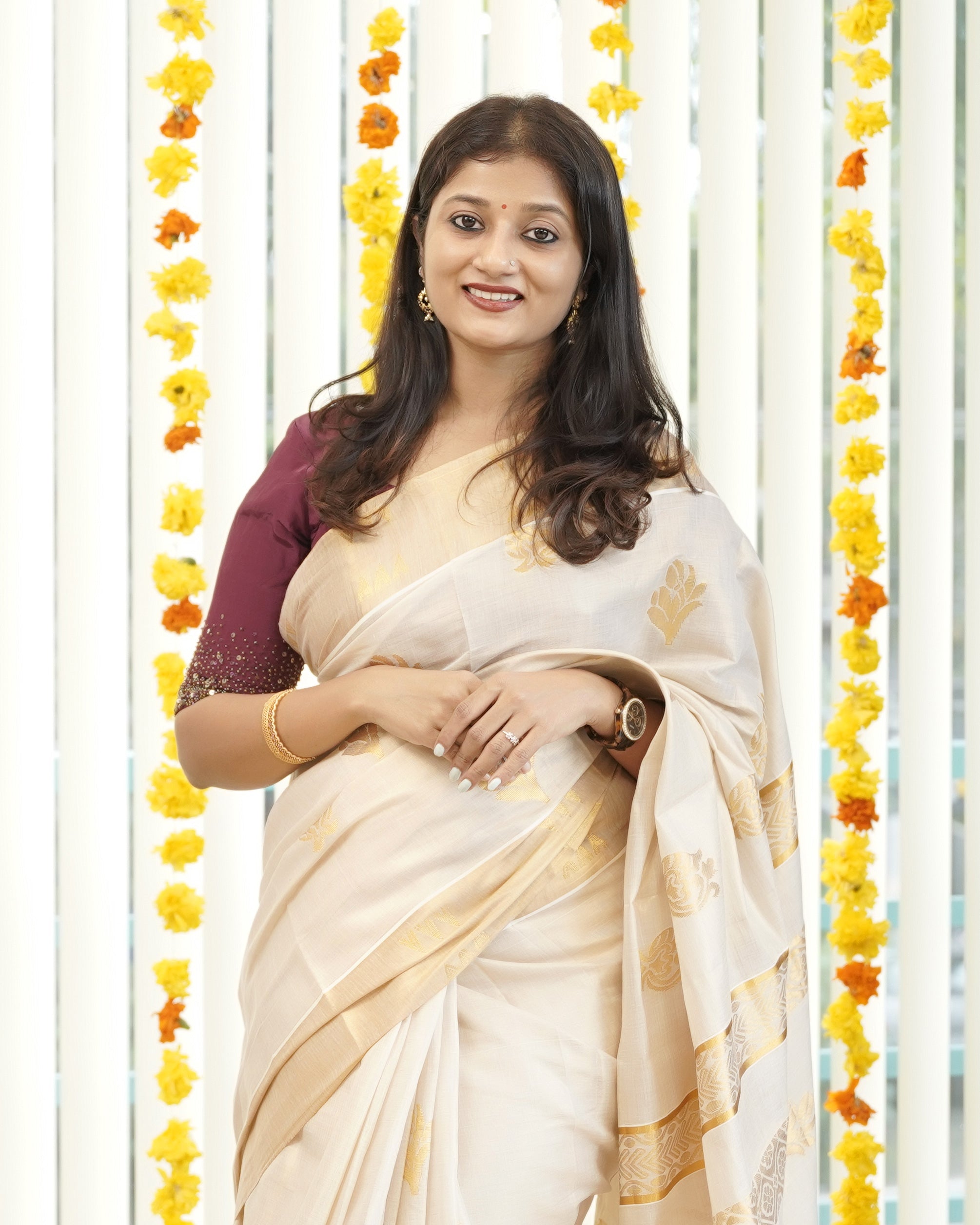 Load image into Gallery viewer, Kerala Tissue Kasavu Saree- 5063
