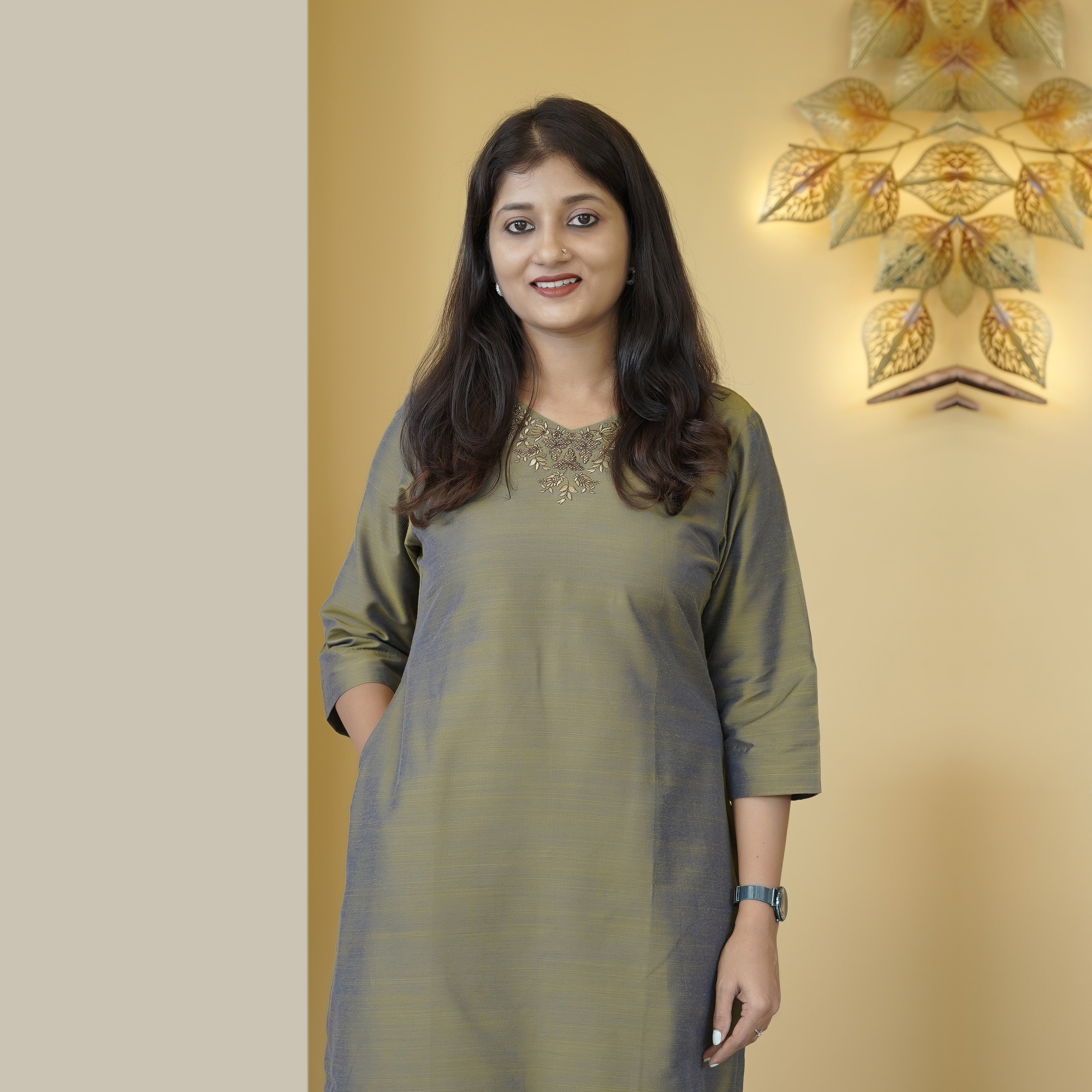 Load image into Gallery viewer, Raw Cotton slitted kurti-3739