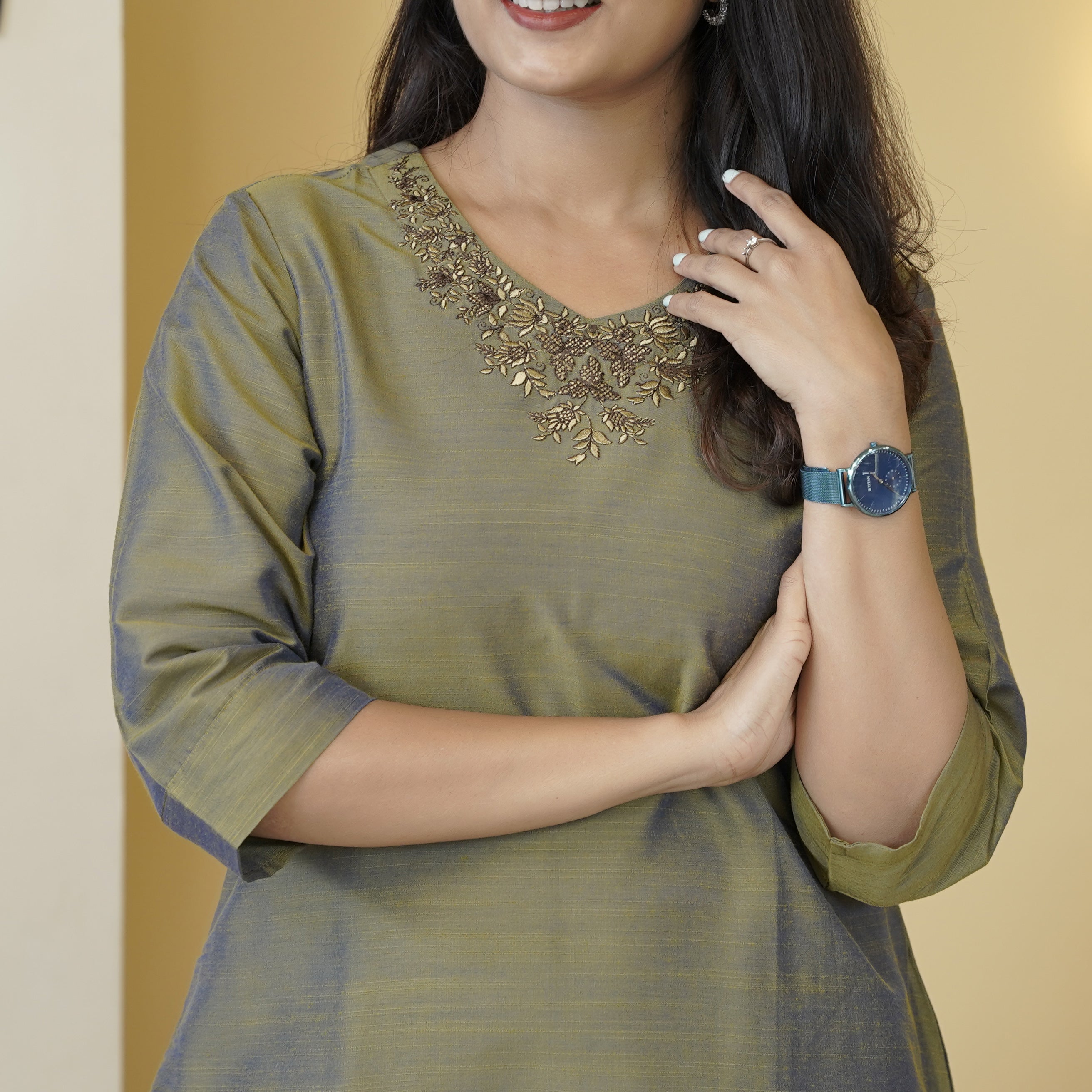 Load image into Gallery viewer, Raw Cotton slitted kurti-3739