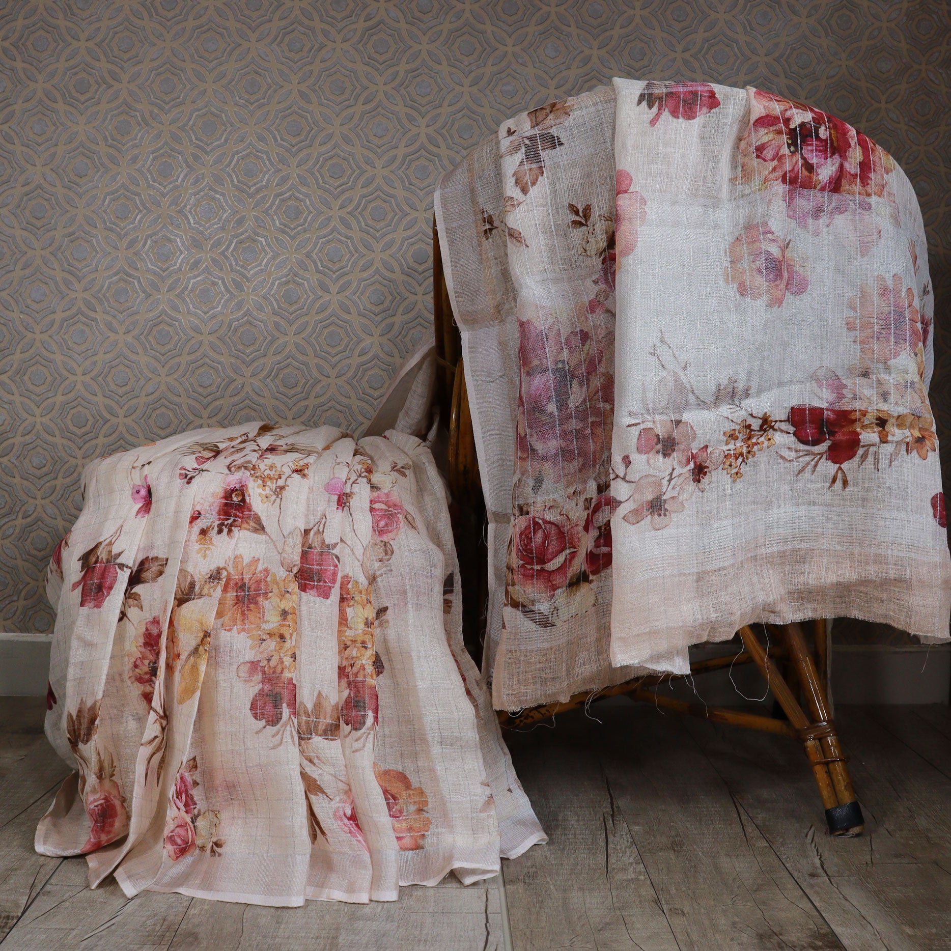 Load image into Gallery viewer, Linen Floral Print Saree  ( pre order)