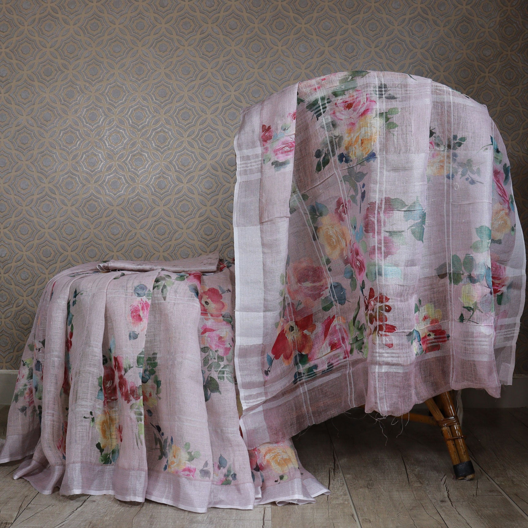 Load image into Gallery viewer, Linen Floral Print Saree  ( pre order)