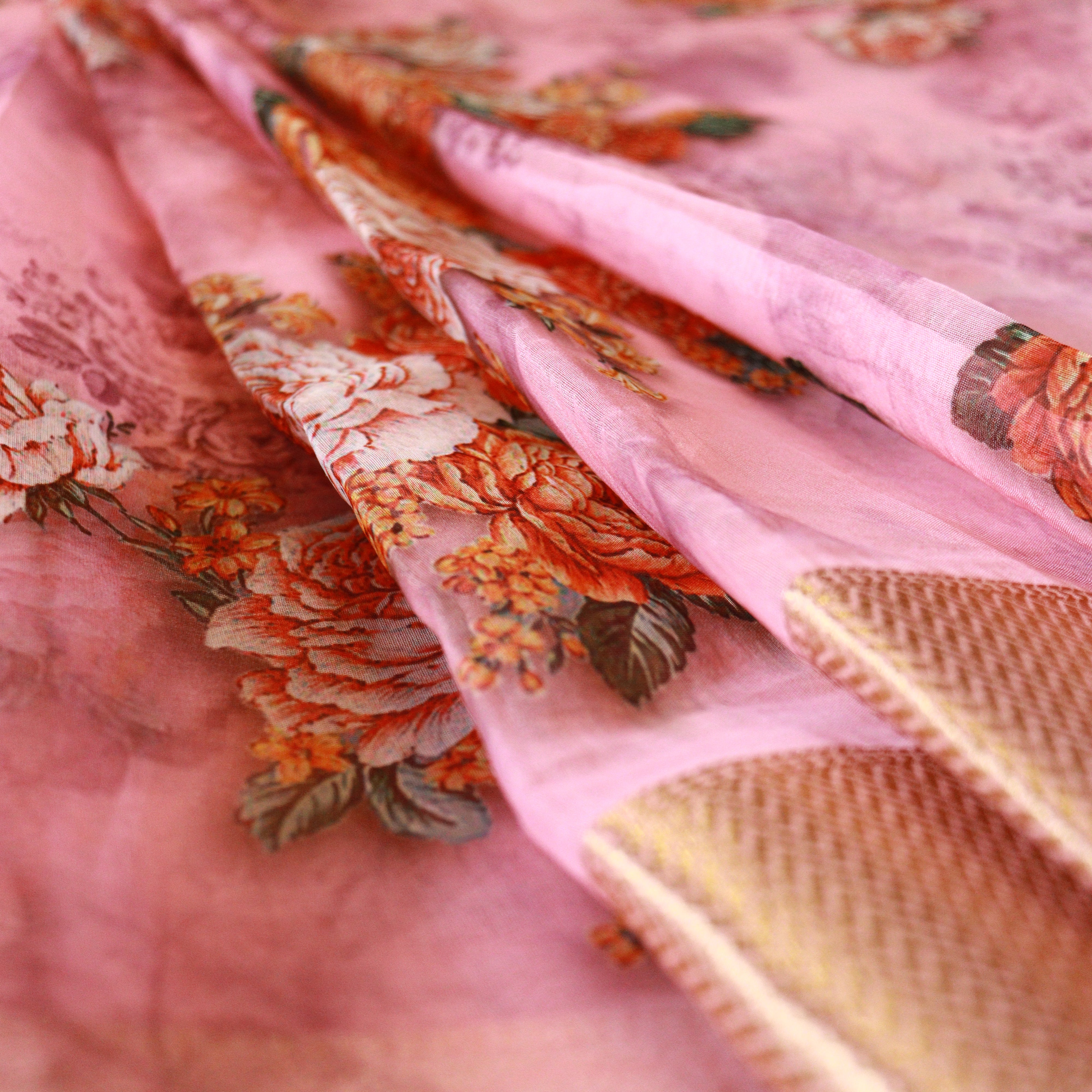 Load image into Gallery viewer, Pink Viscose Organza Fabric-3189