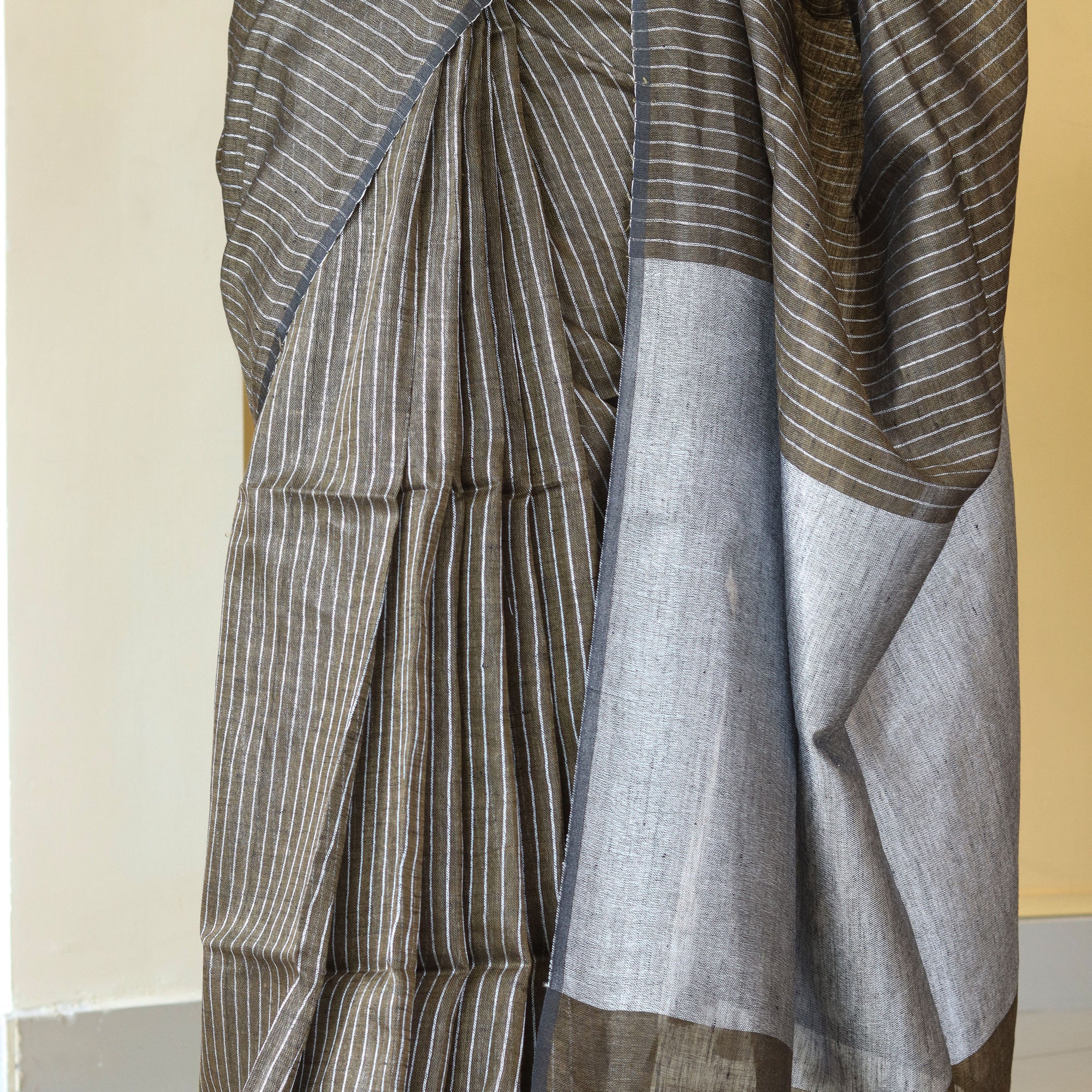 Load image into Gallery viewer, Pure Linen Saree (PRE-ORDER)