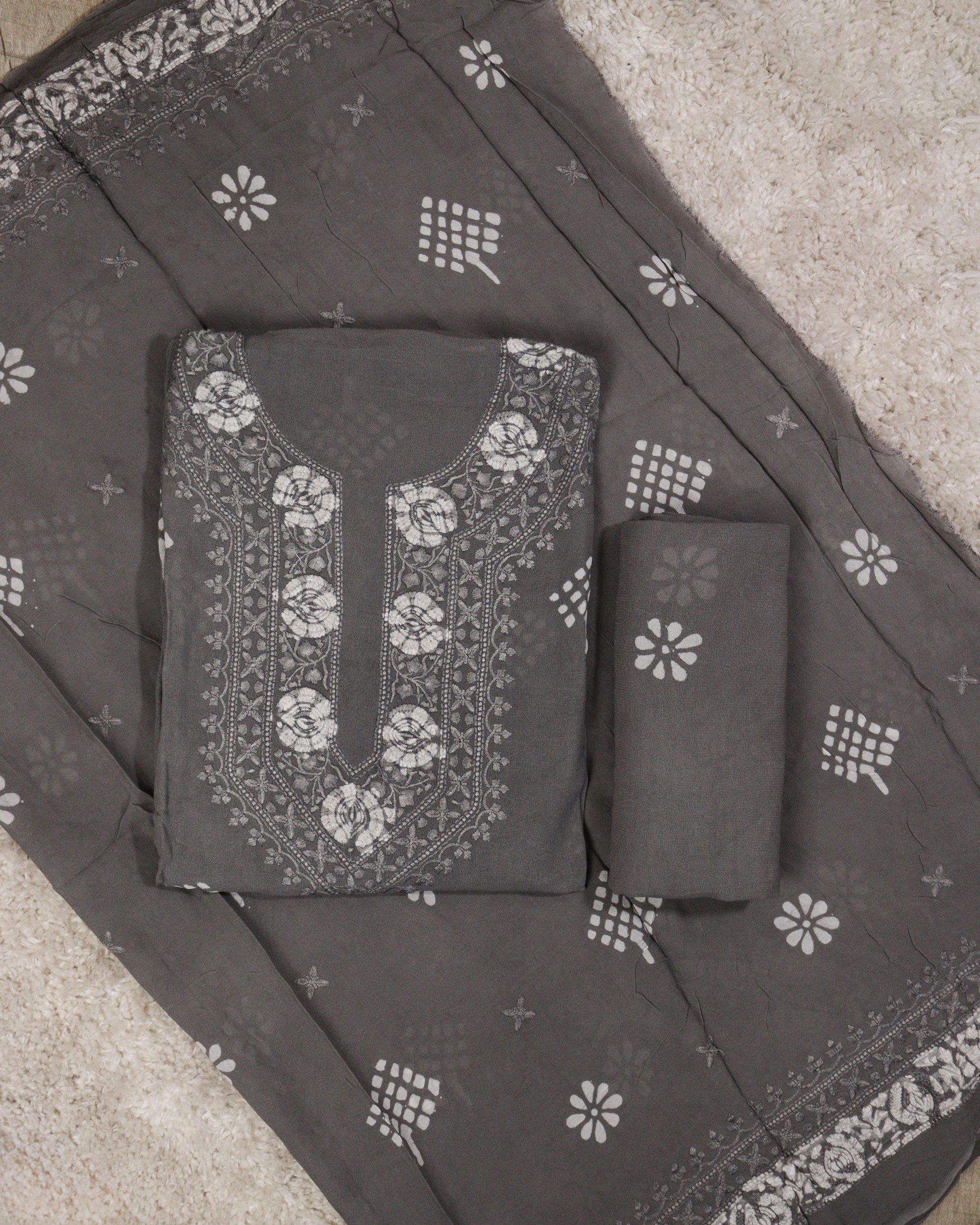 Load image into Gallery viewer, Viscose Georgette Unstitched Suits - 2398