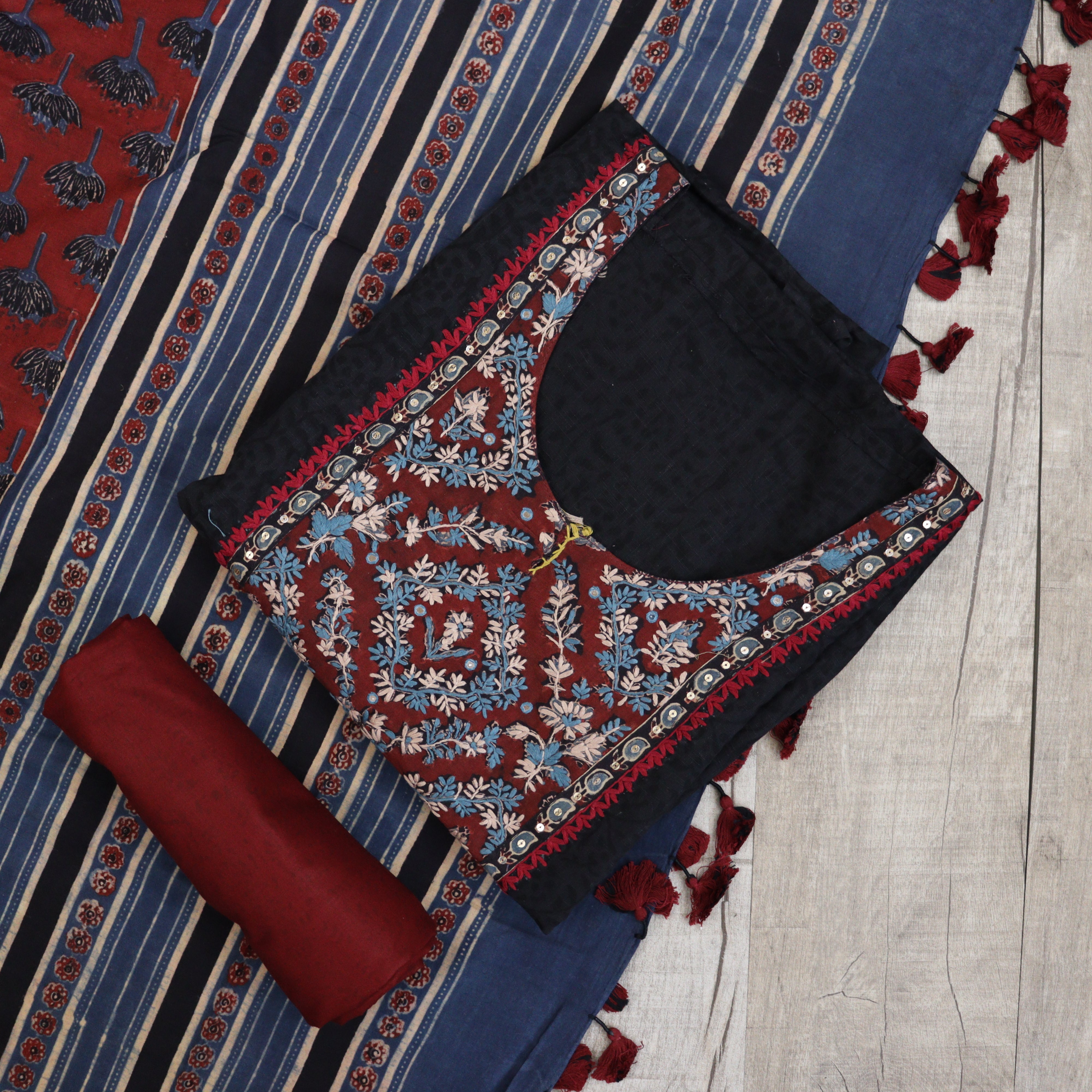 Load image into Gallery viewer, Hand-Block Printed Designer Suit-3659