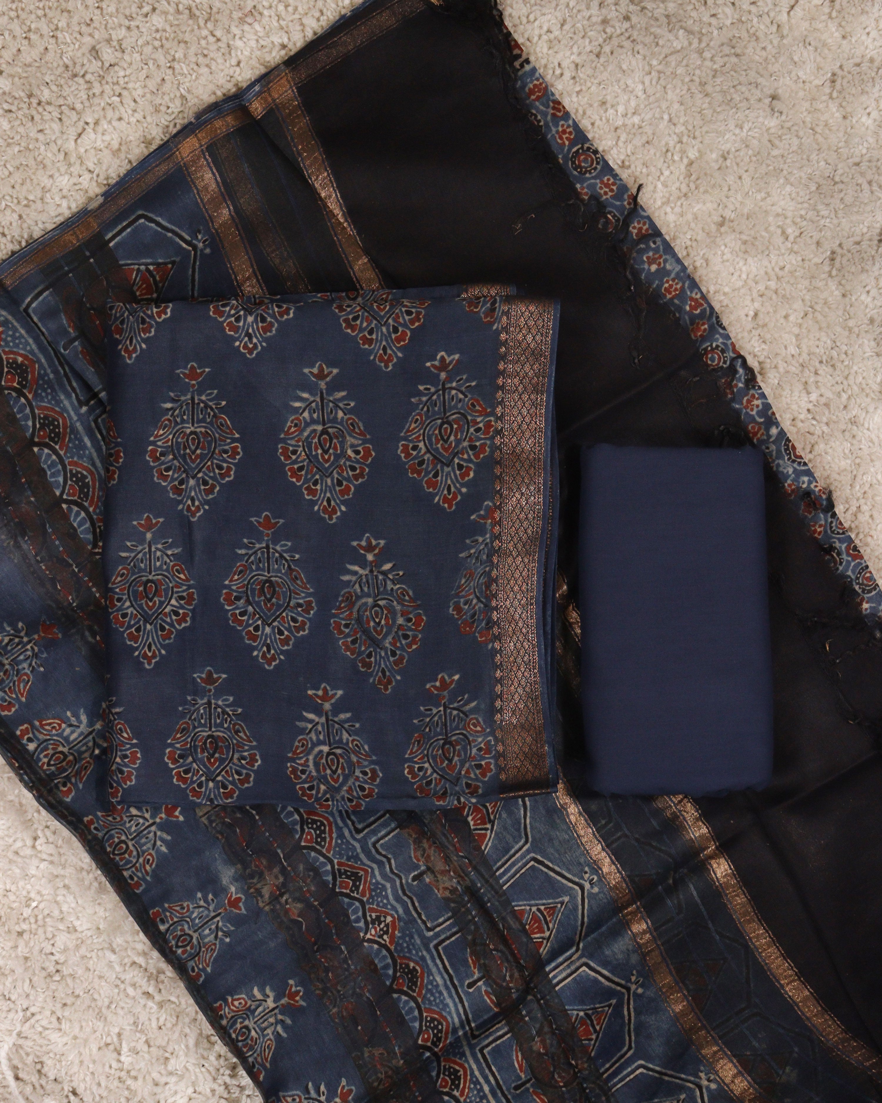 Load image into Gallery viewer, Maheswari silk Unstitched Suit-3235