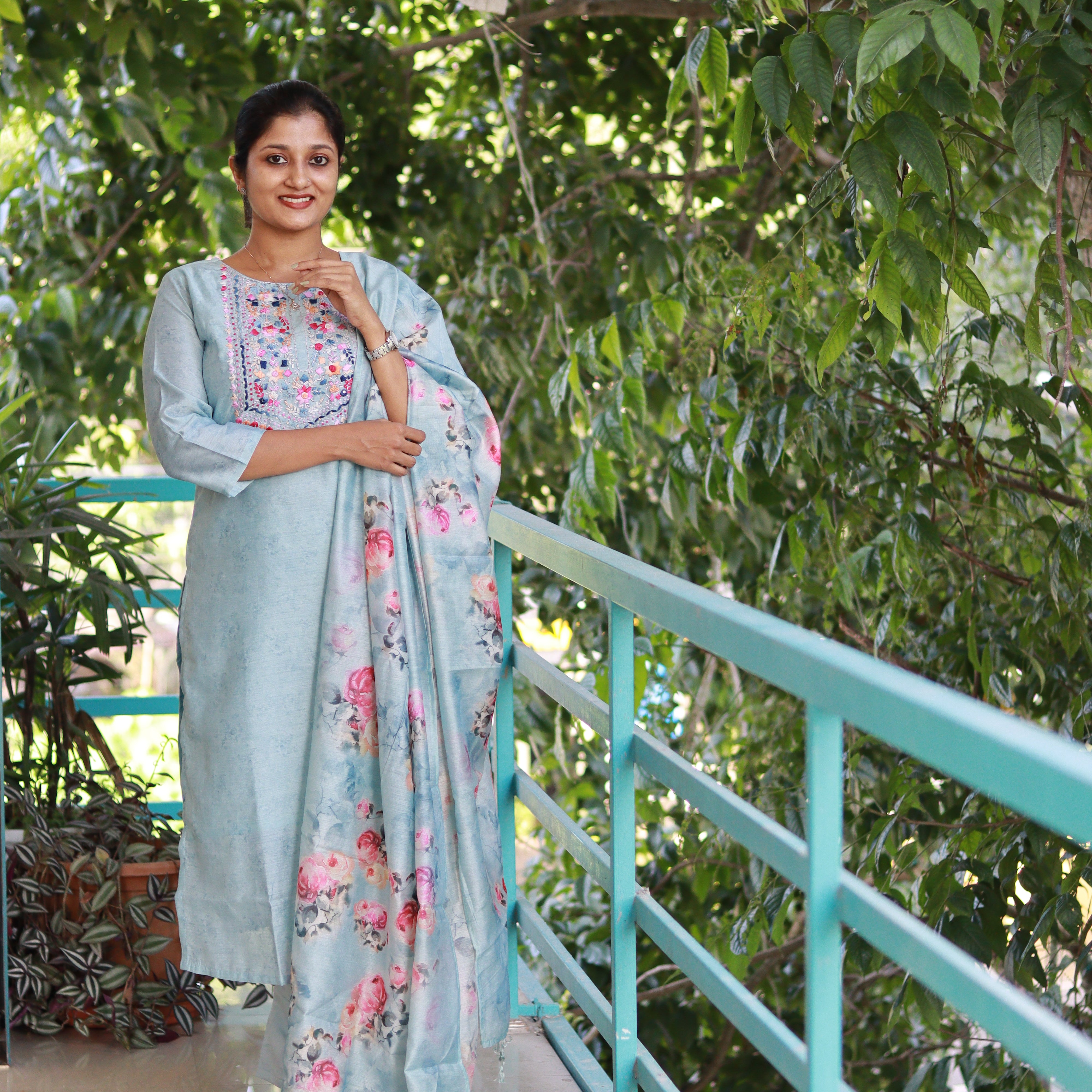 Load image into Gallery viewer, Semi Silk Designer Kurti set - 3771