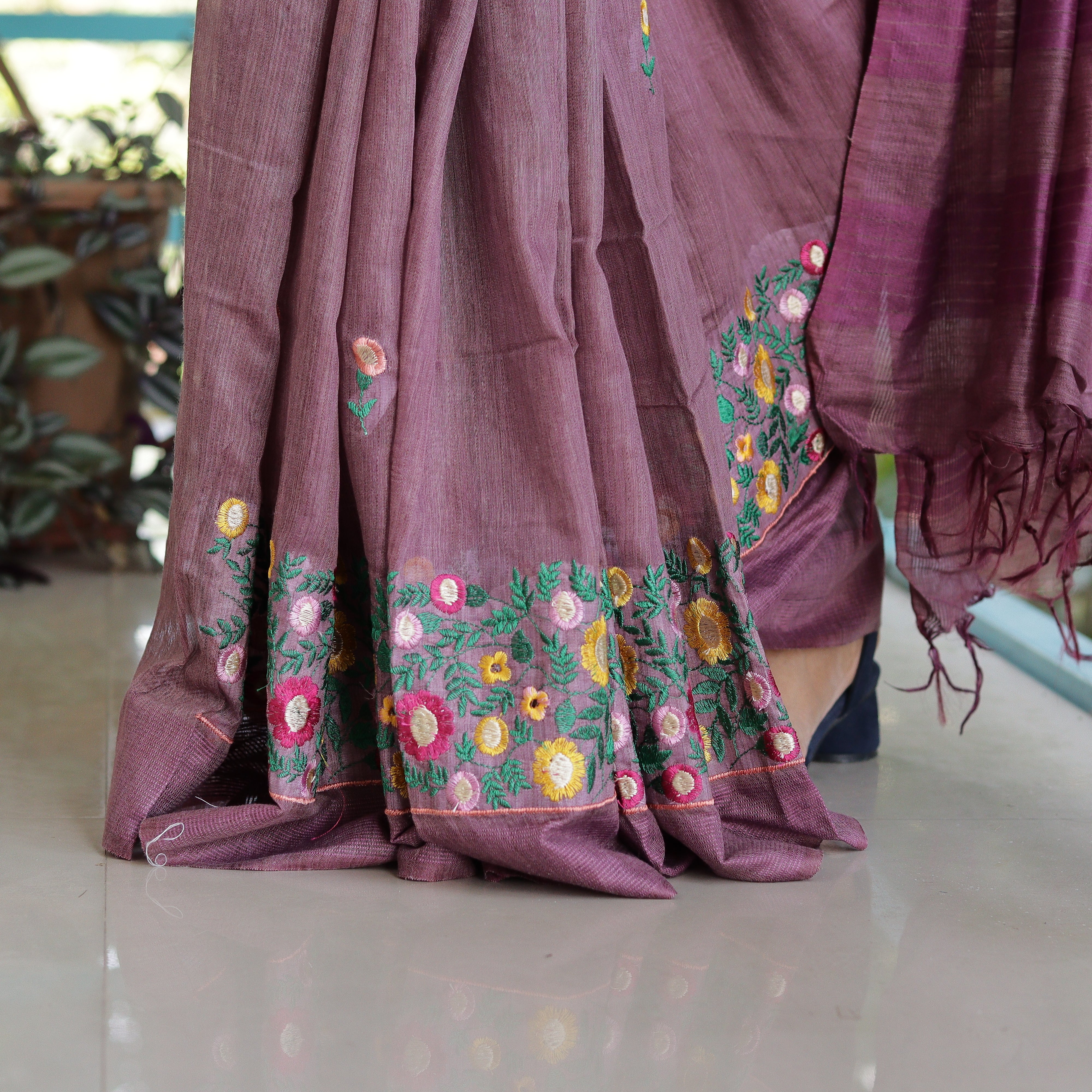 Load image into Gallery viewer, Linen Basuwada Embroidered Saree - Pre Order- 3837