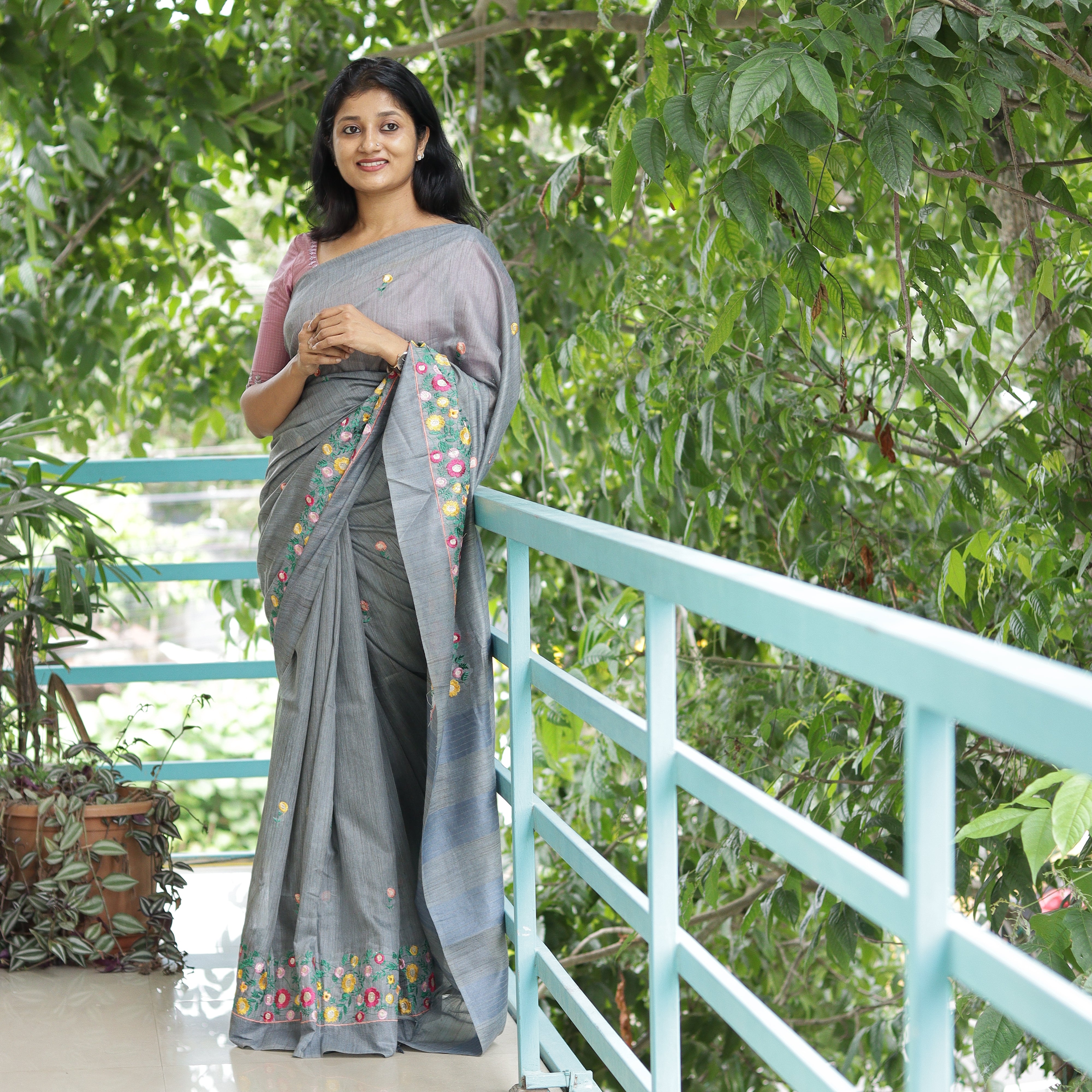 Load image into Gallery viewer, Linen Basuwada Embroidered Saree - Pre Order- 3837