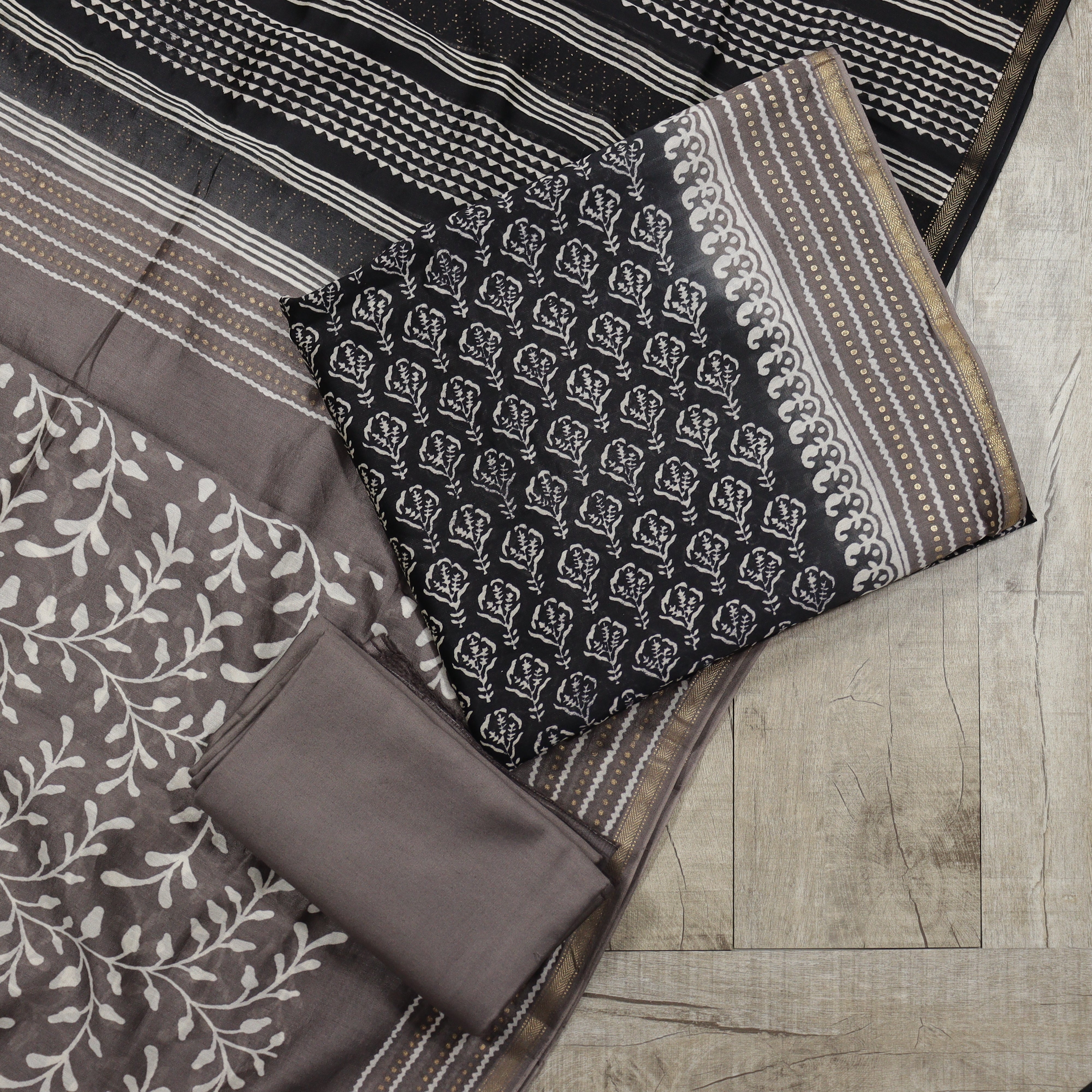 Load image into Gallery viewer, Pure Maheshwari Silk Unstitched Suit - 3859