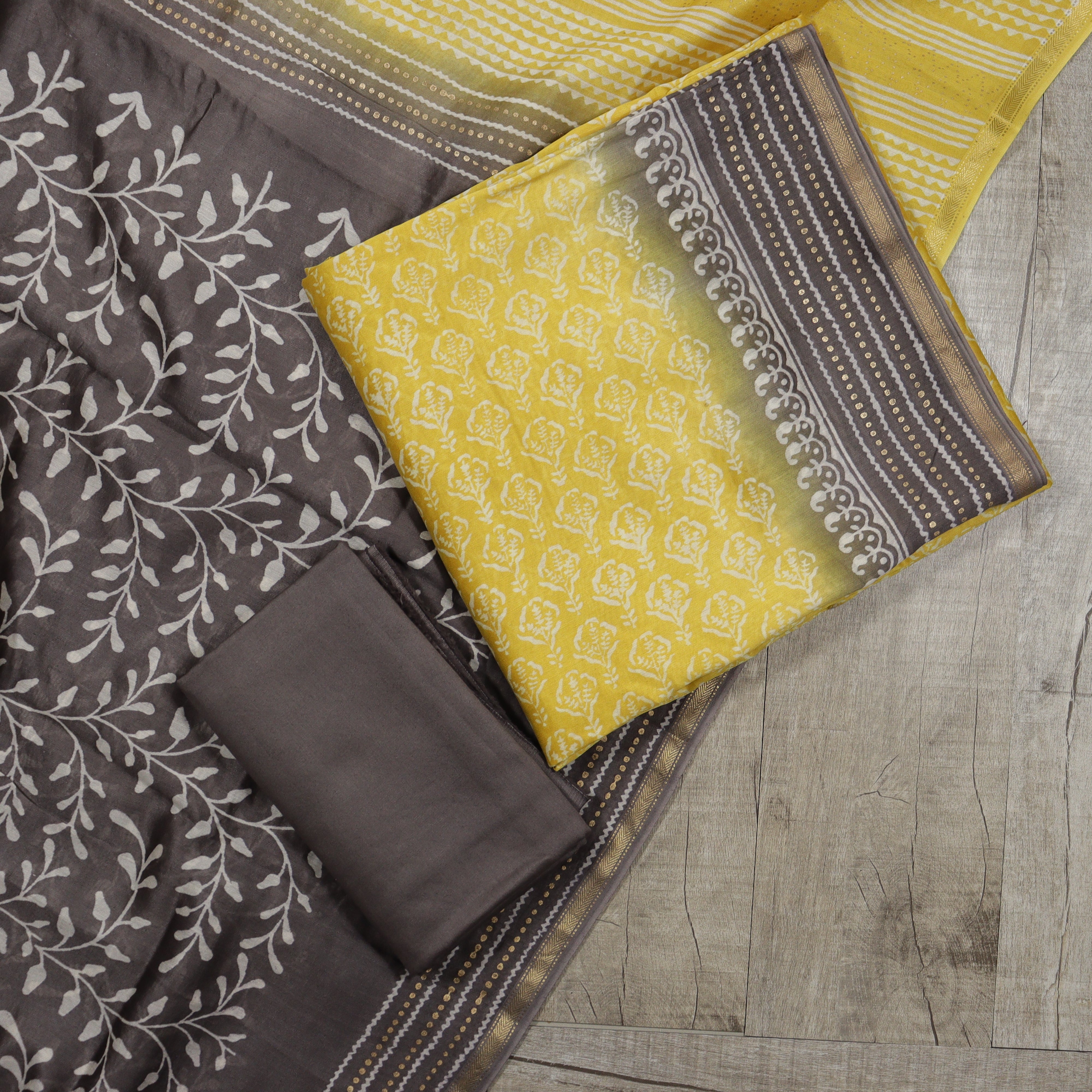 Load image into Gallery viewer, Pure Maheshwari Silk Unstitched Suit - 3859