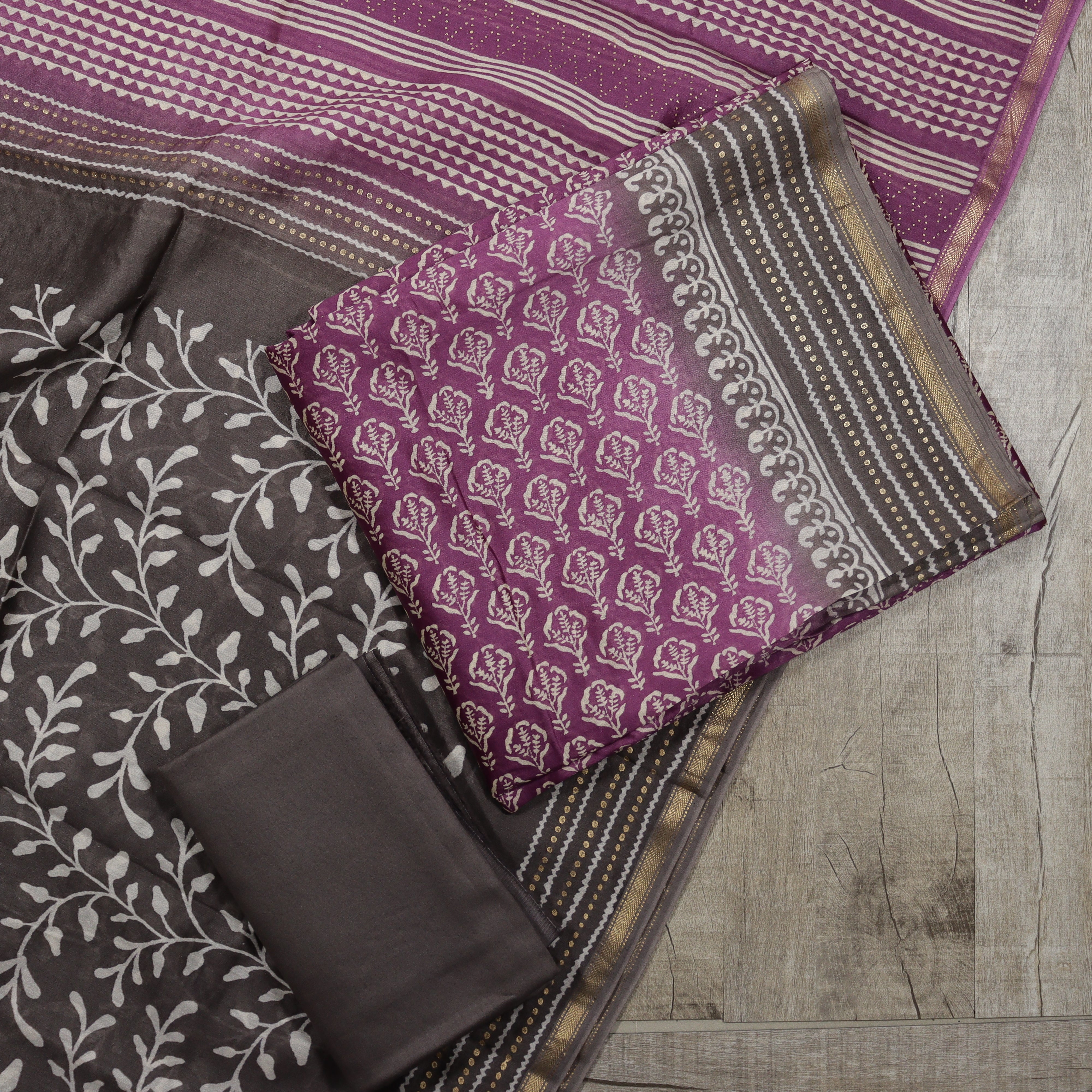 Load image into Gallery viewer, Pure Maheshwari Silk Unstitched Suit - 3859