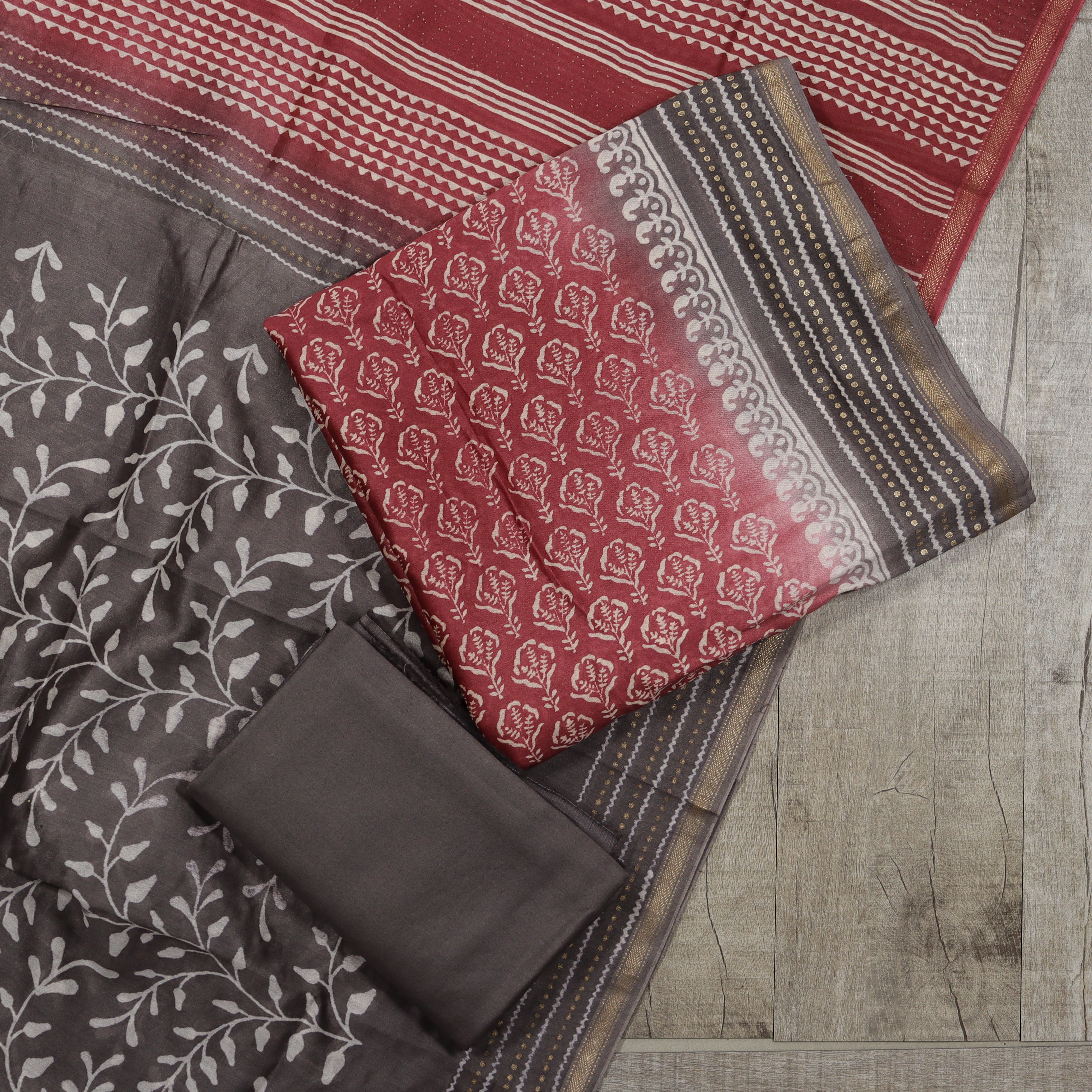 Load image into Gallery viewer, Pure Maheshwari Silk Unstitched Suit - 3859