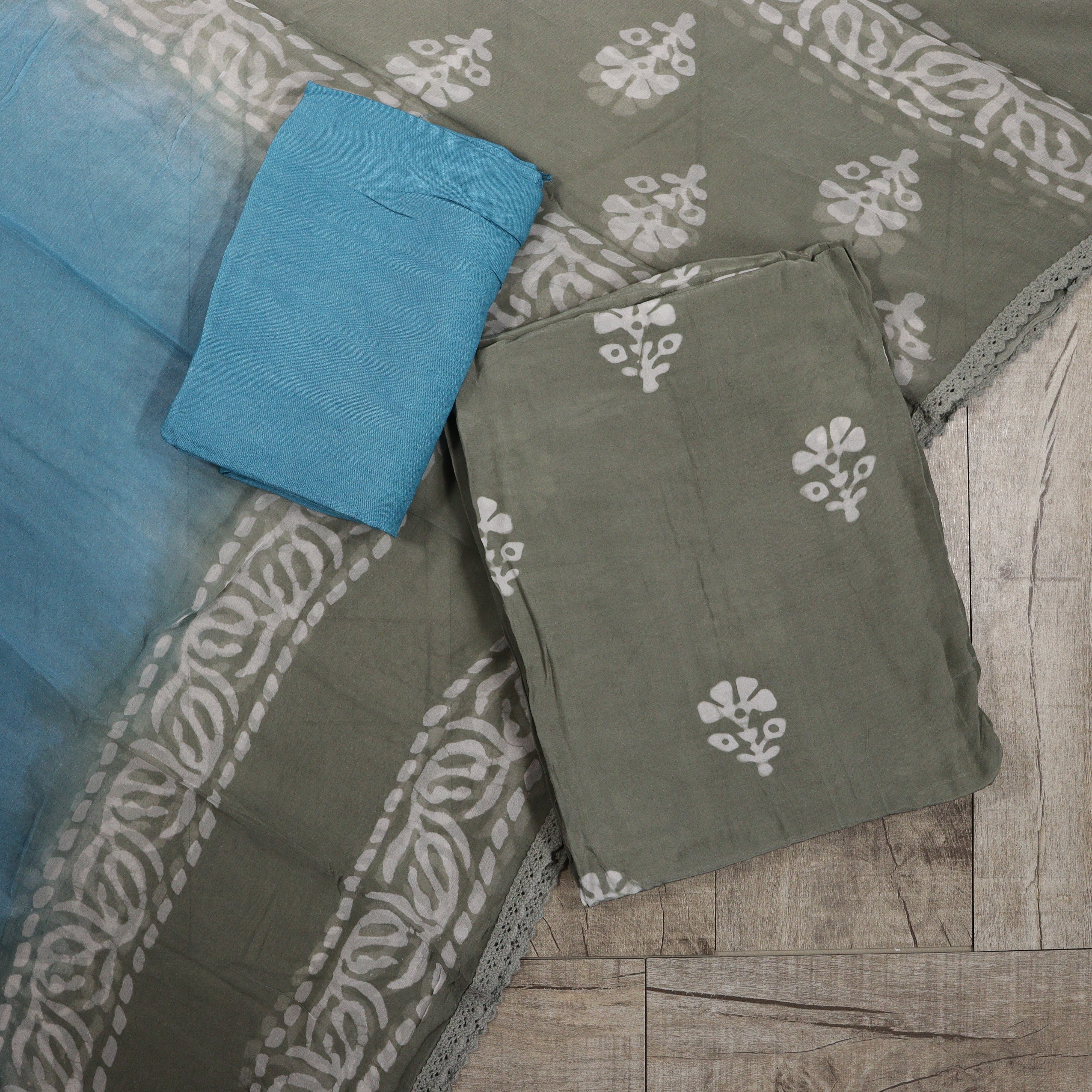 Load image into Gallery viewer, Crepe Silk Unstitched Suit - 3877