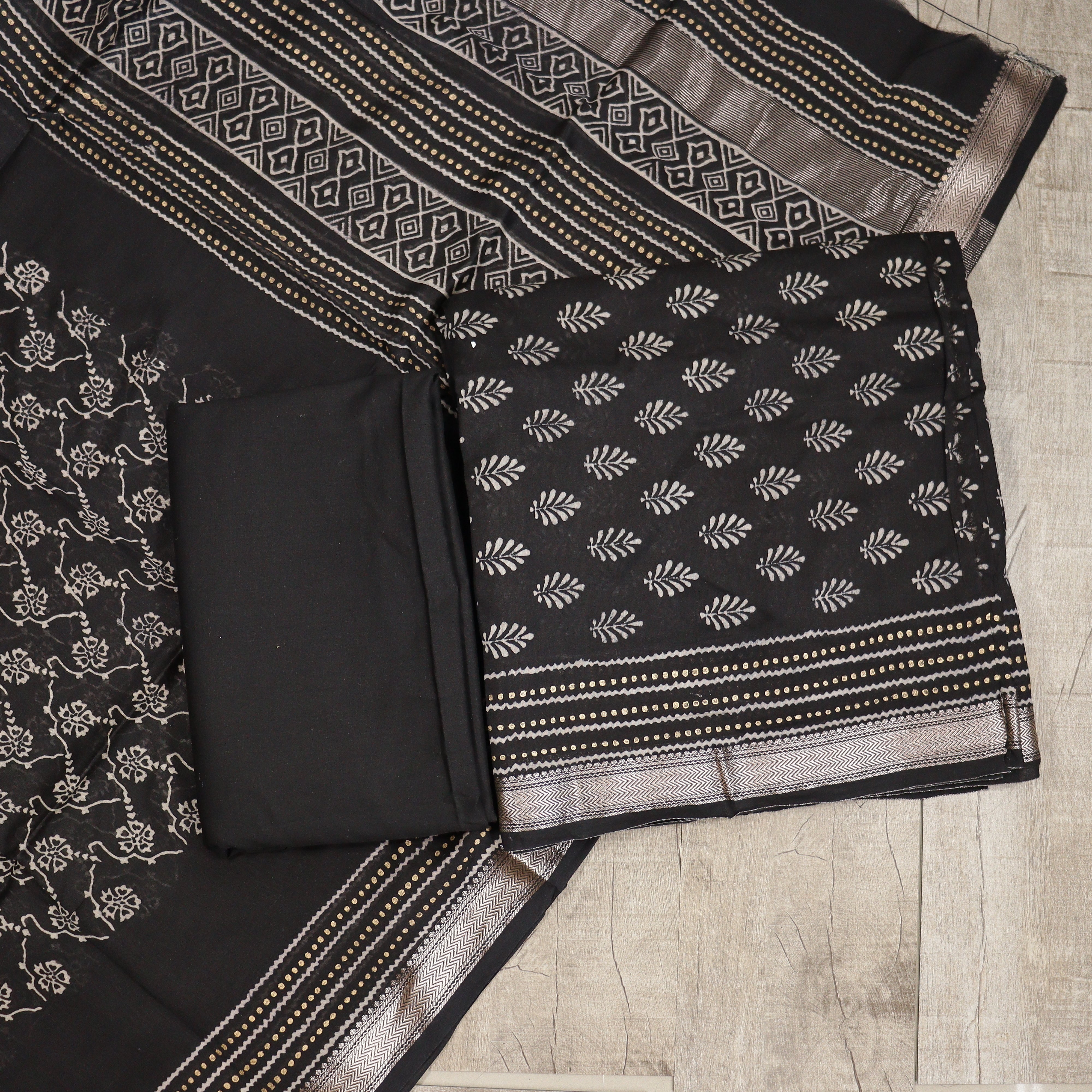 Load image into Gallery viewer, Pure Maheshwari Silk Unstitched Suit - 3898