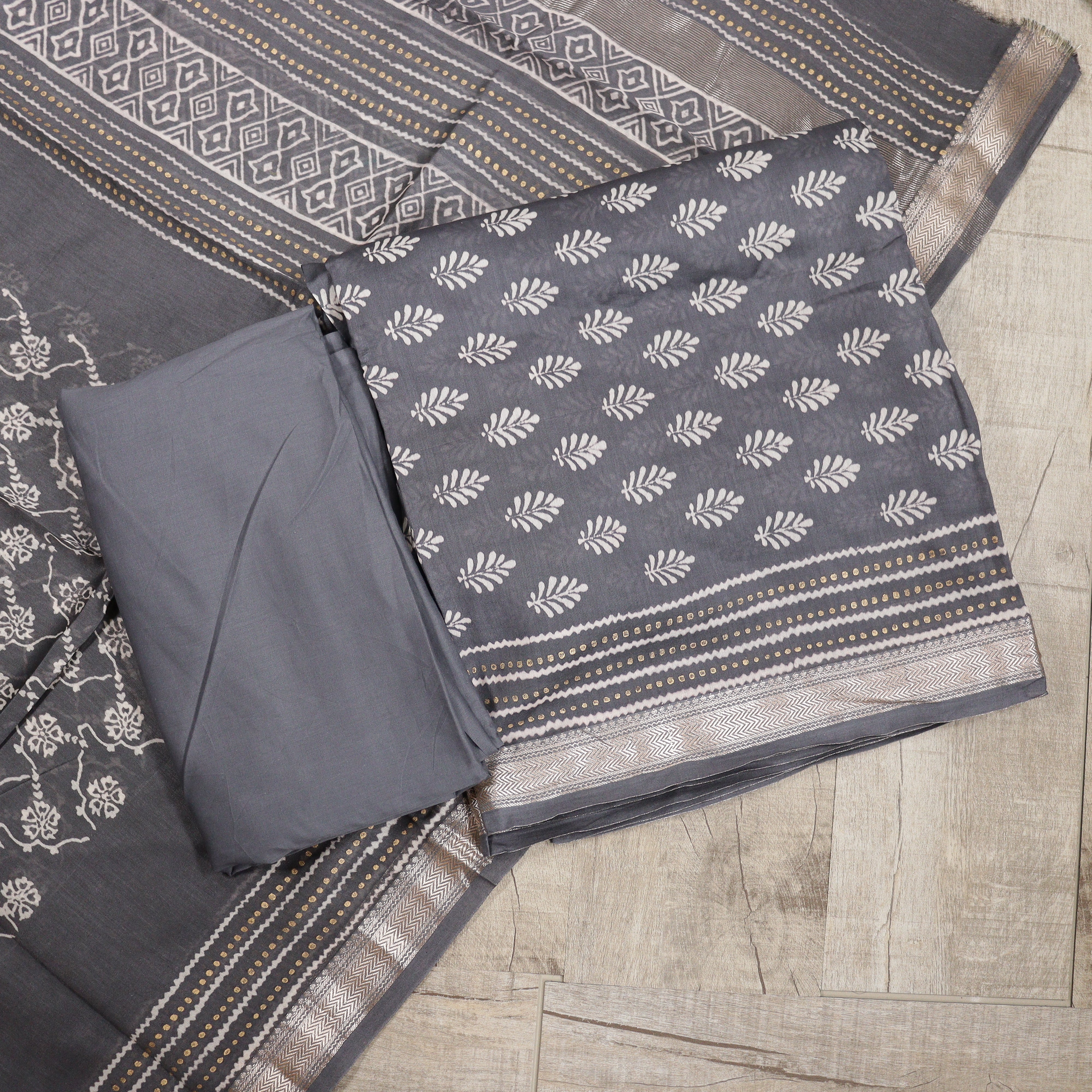 Load image into Gallery viewer, Pure Maheshwari Silk Unstitched Suit - 3898