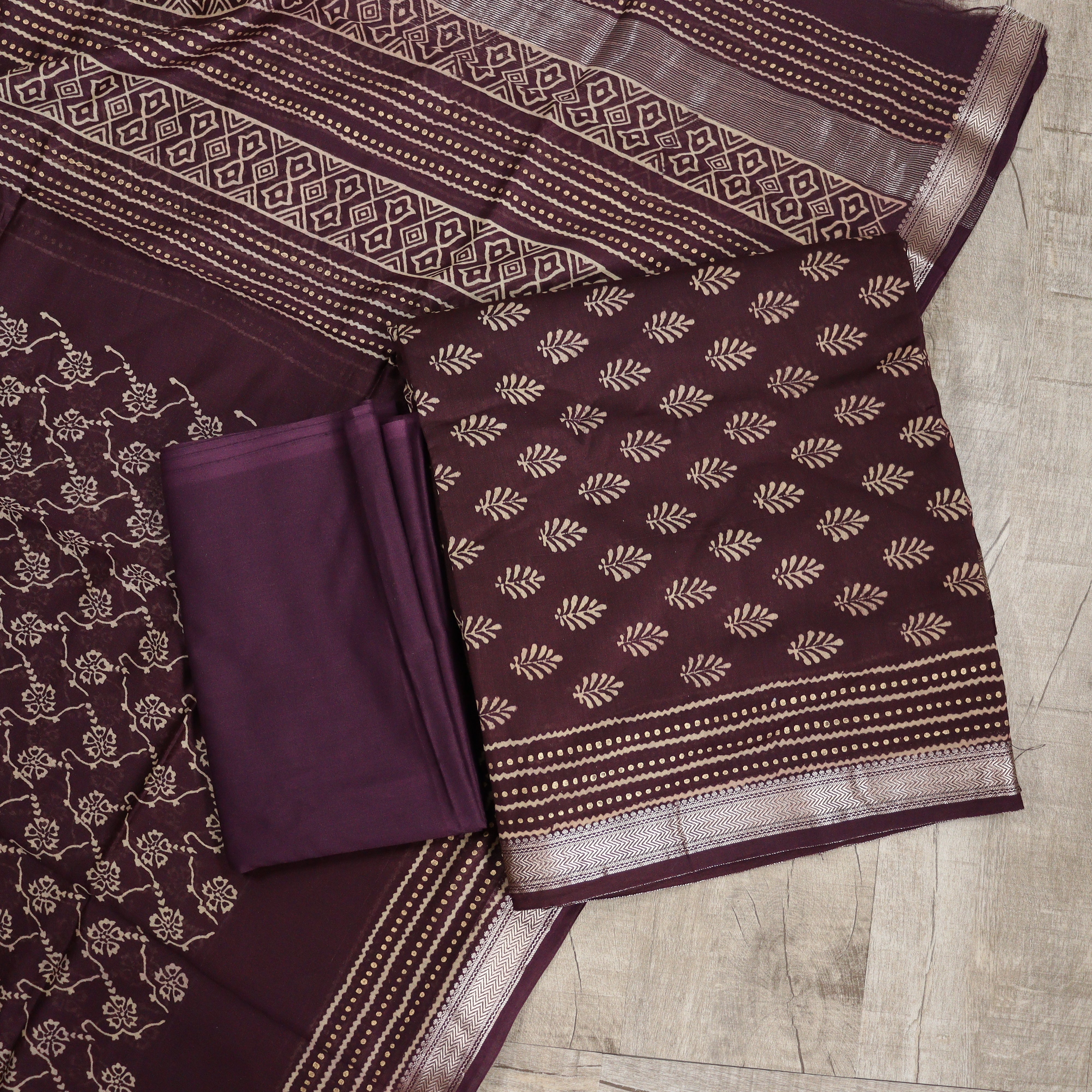 Load image into Gallery viewer, Pure Maheshwari Silk Unstitched Suit - 3898