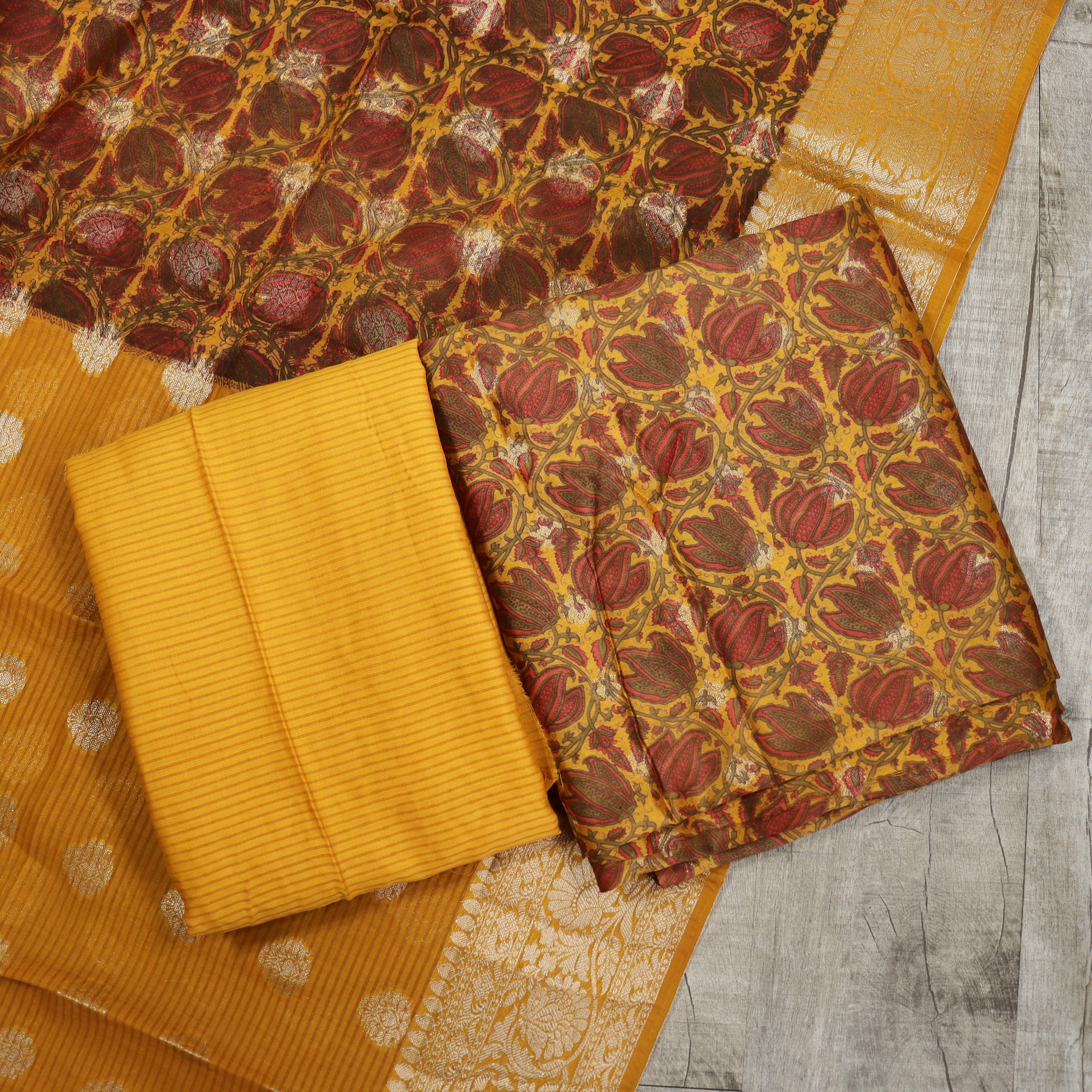 Load image into Gallery viewer, Maheswari Silk Unstitched Suit - 3939