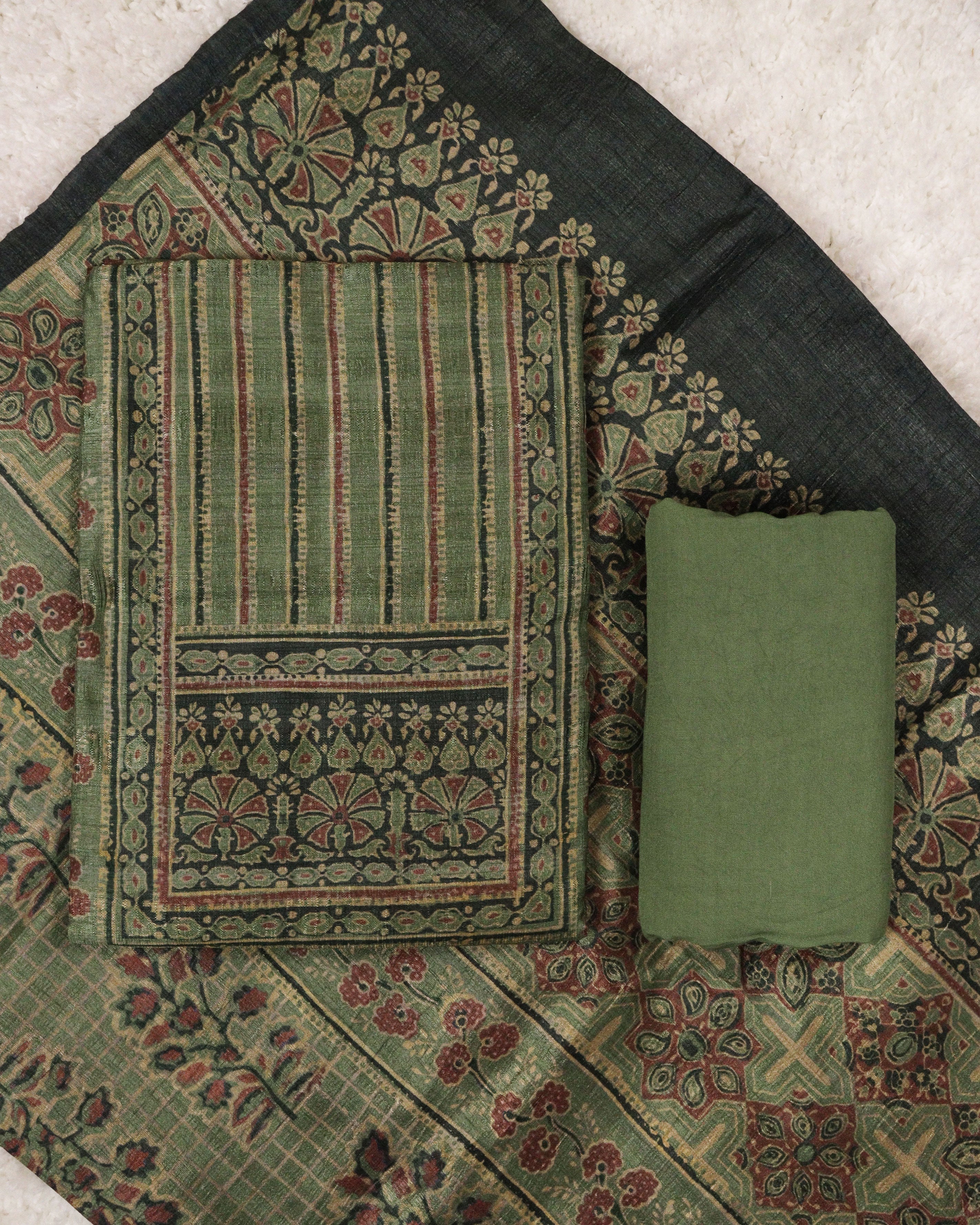 Load image into Gallery viewer, Semi Raw Silk Unstitched Suit--0402