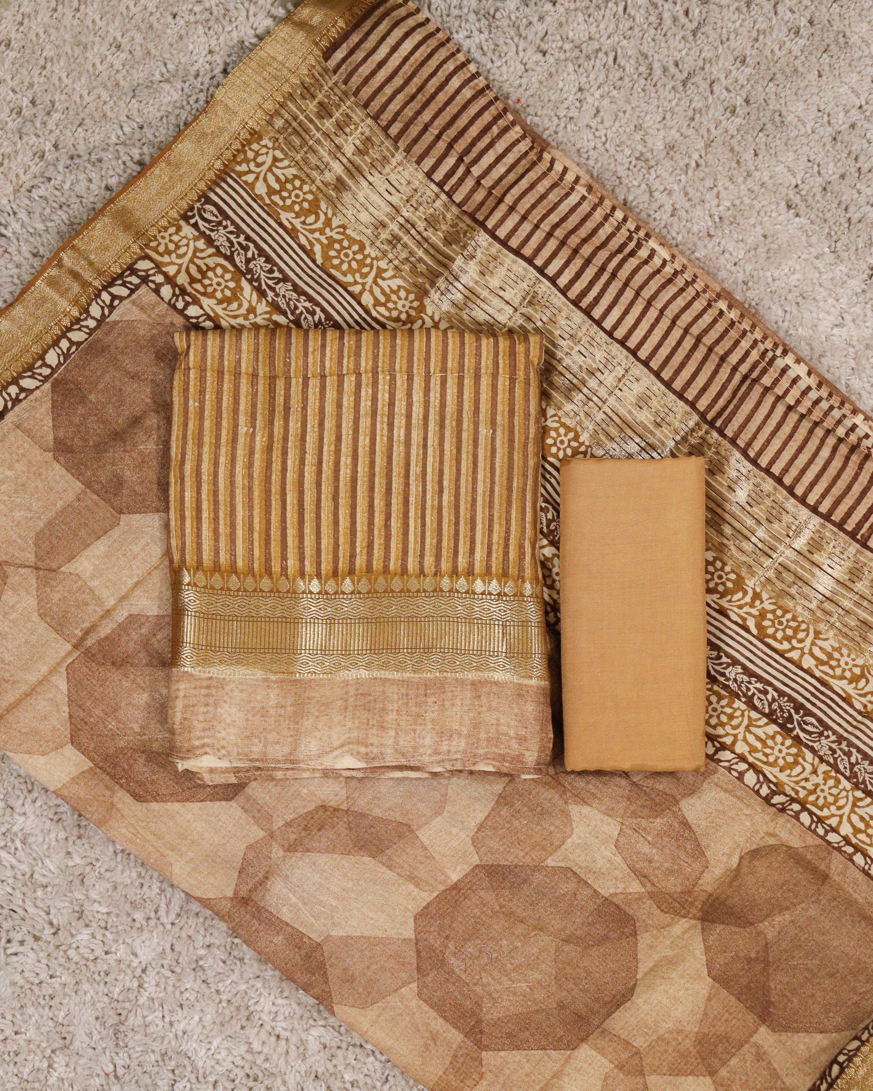 Load image into Gallery viewer, Semi Silk Unstitched Suit-4794