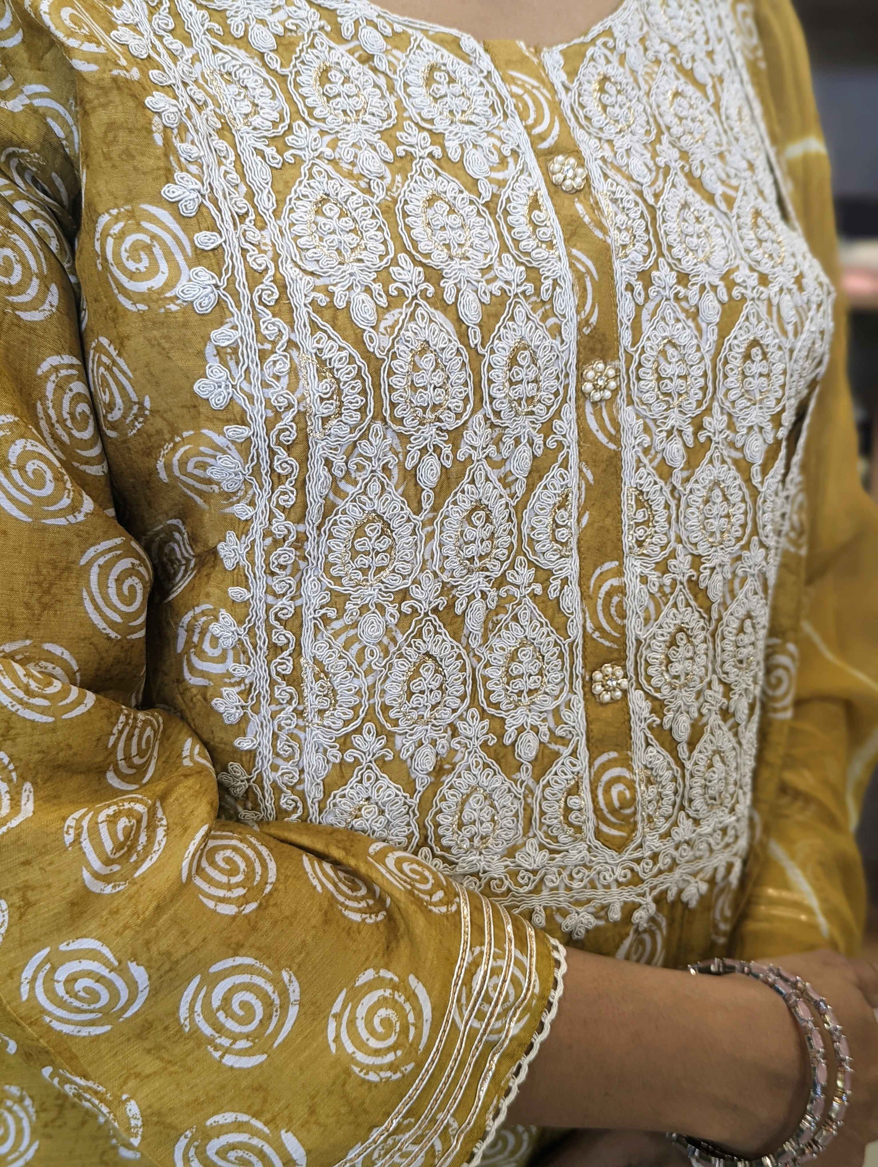 Load image into Gallery viewer, Muslin Silk Stitched Suit-2699