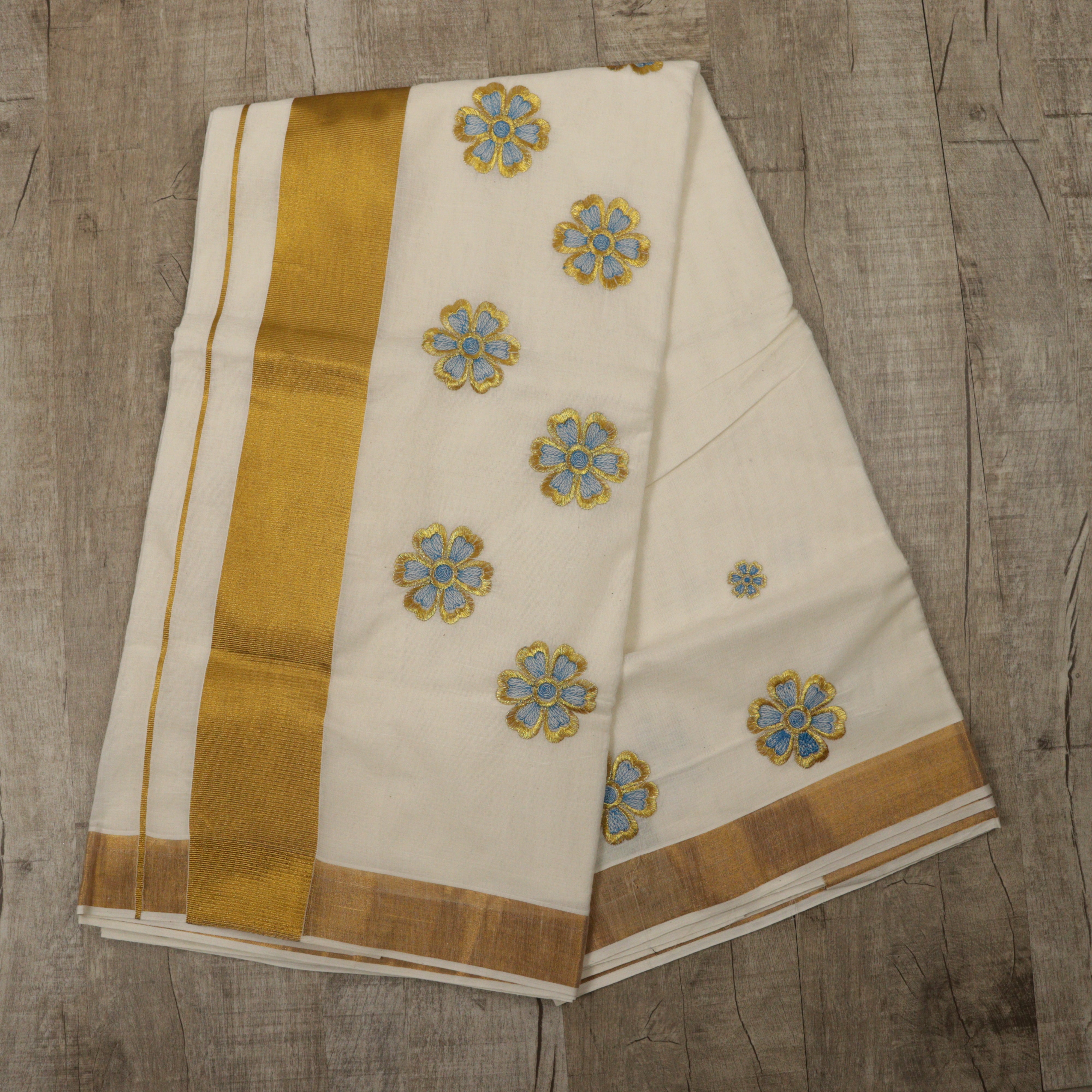 Load image into Gallery viewer, Kerala Floral Kasavu Saree - 3711