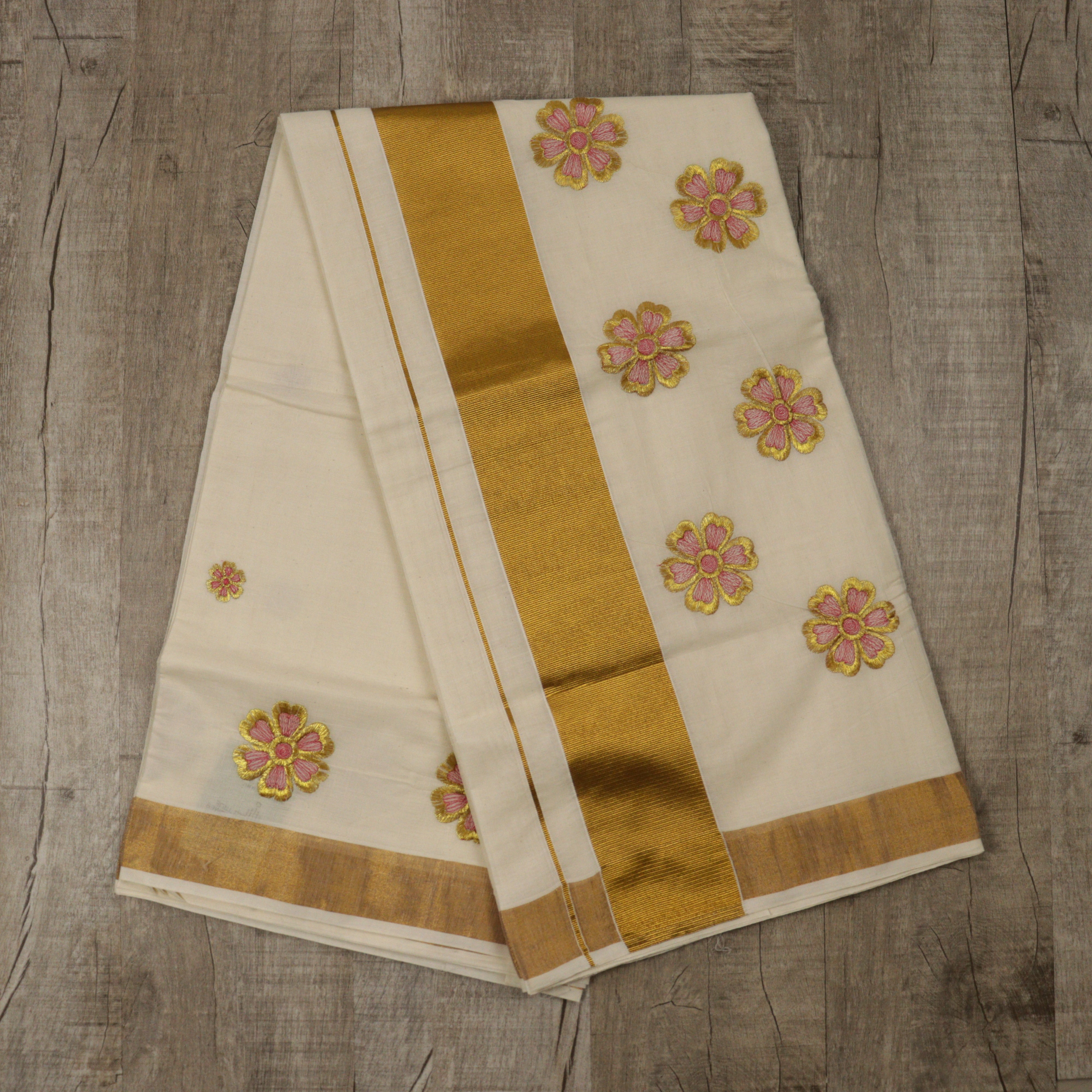 Load image into Gallery viewer, Kerala Floral Kasavu Saree - 3711