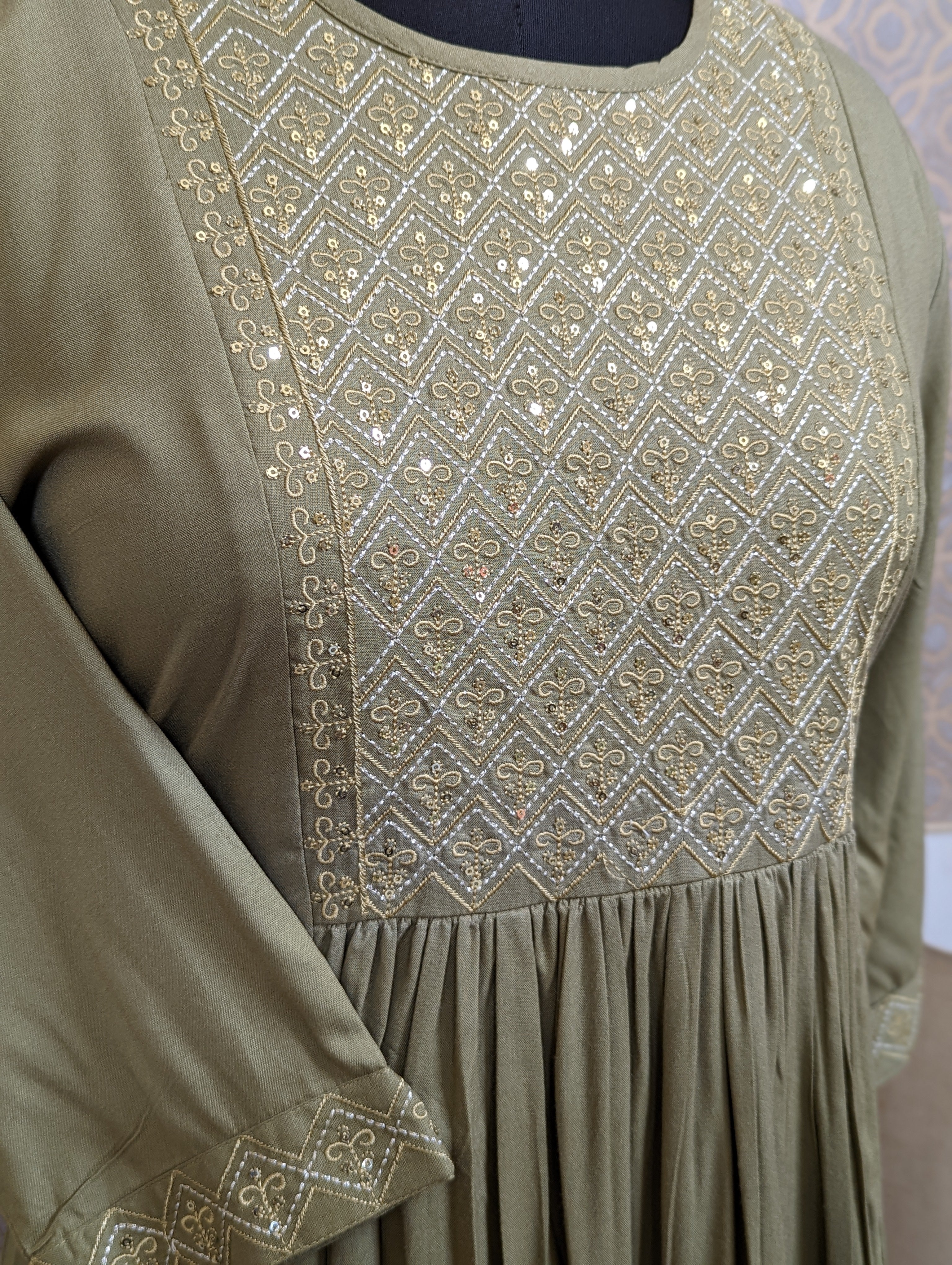 Load image into Gallery viewer, Rayon kurti - 2268