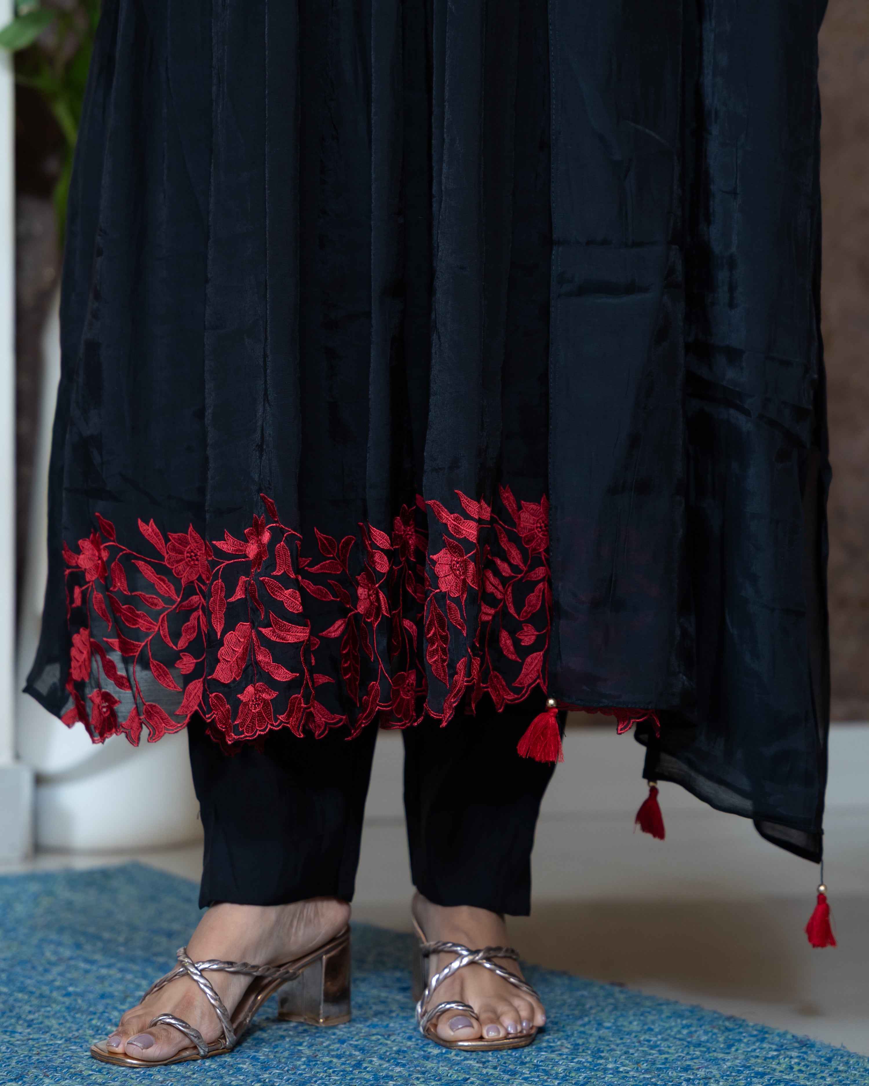 Load image into Gallery viewer, Mul Chanderi Suit-
