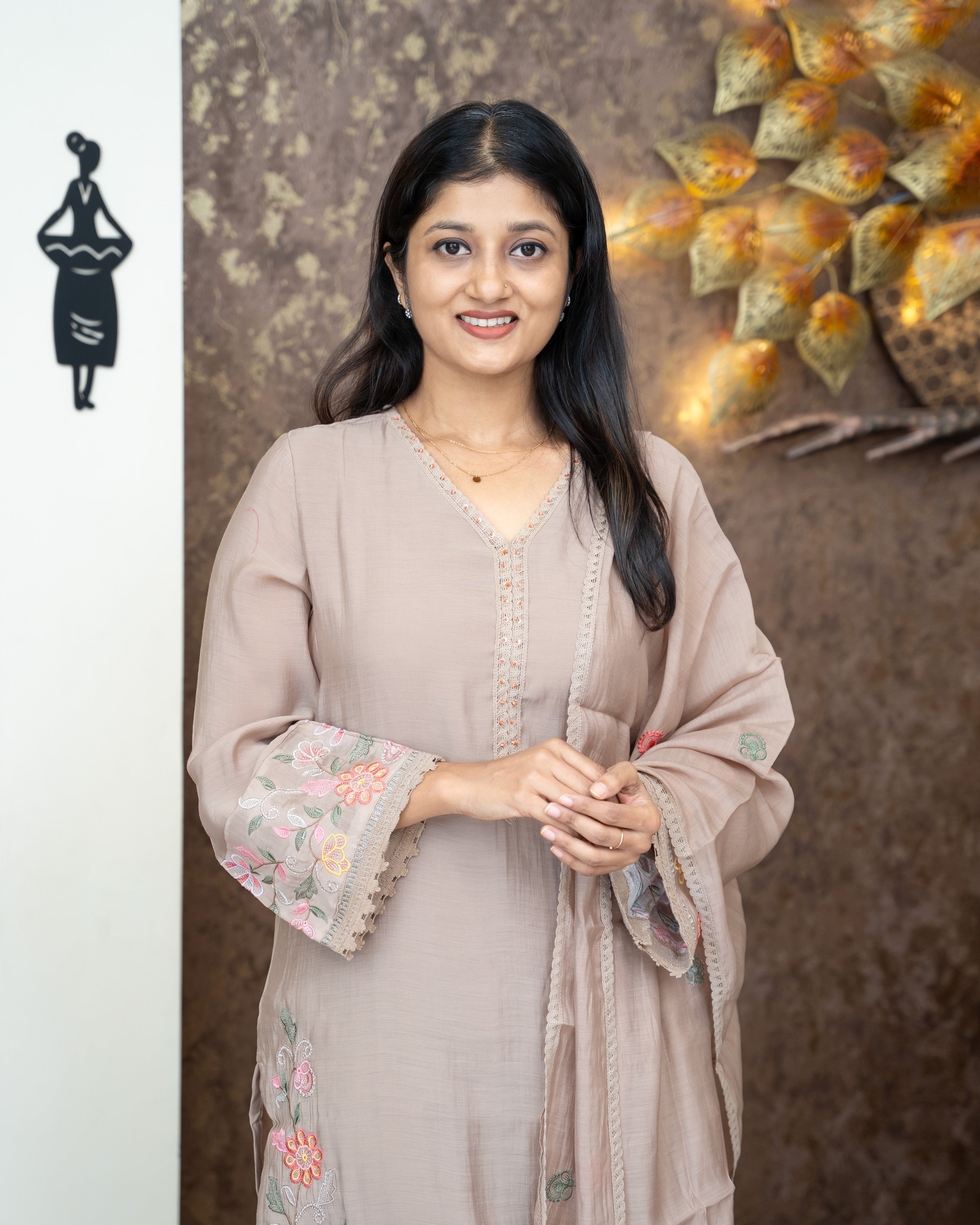 Load image into Gallery viewer, Mul Chanderi Suit-4610
