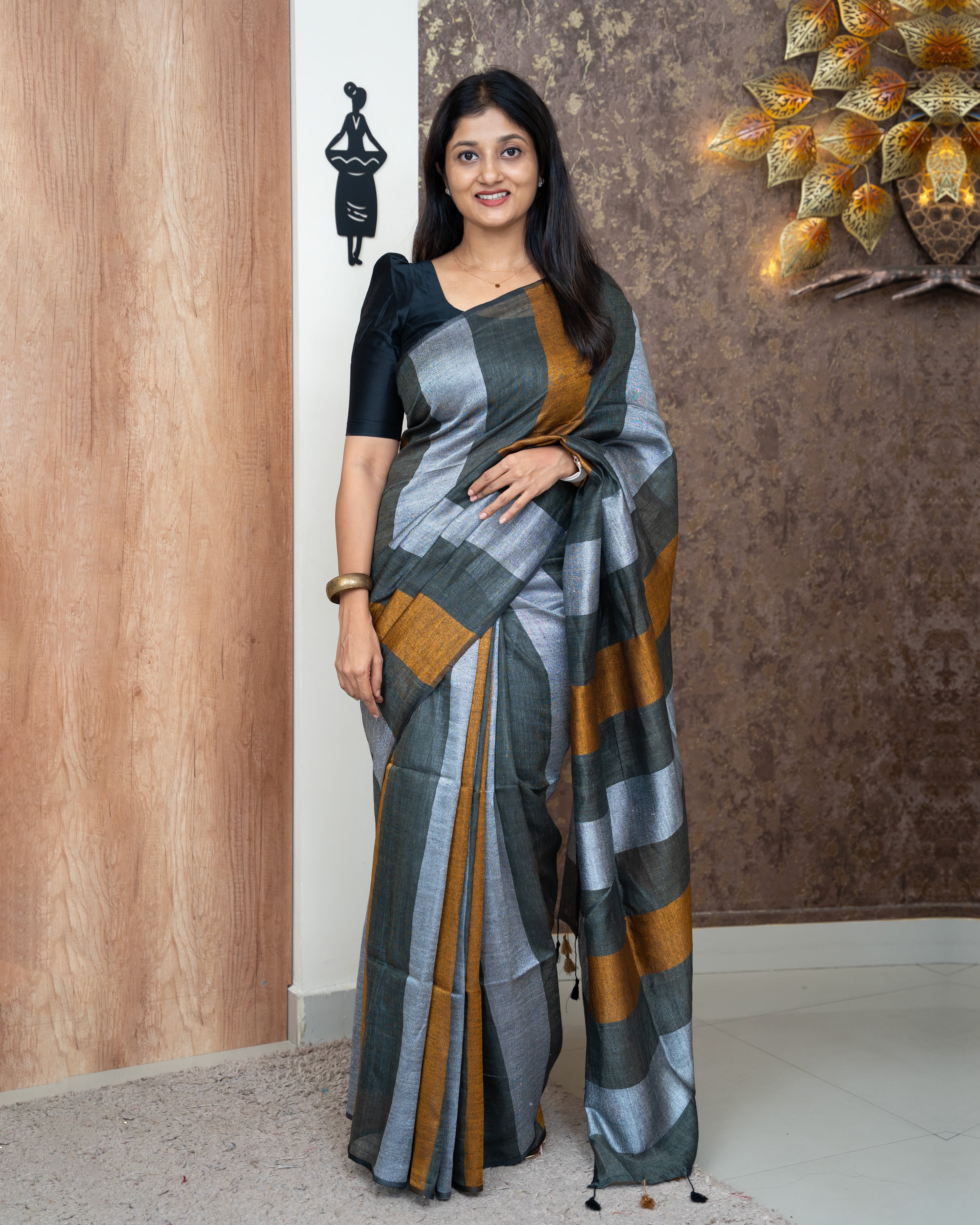 Load image into Gallery viewer, Pure Linen Saree(Pre-Order)-4815

