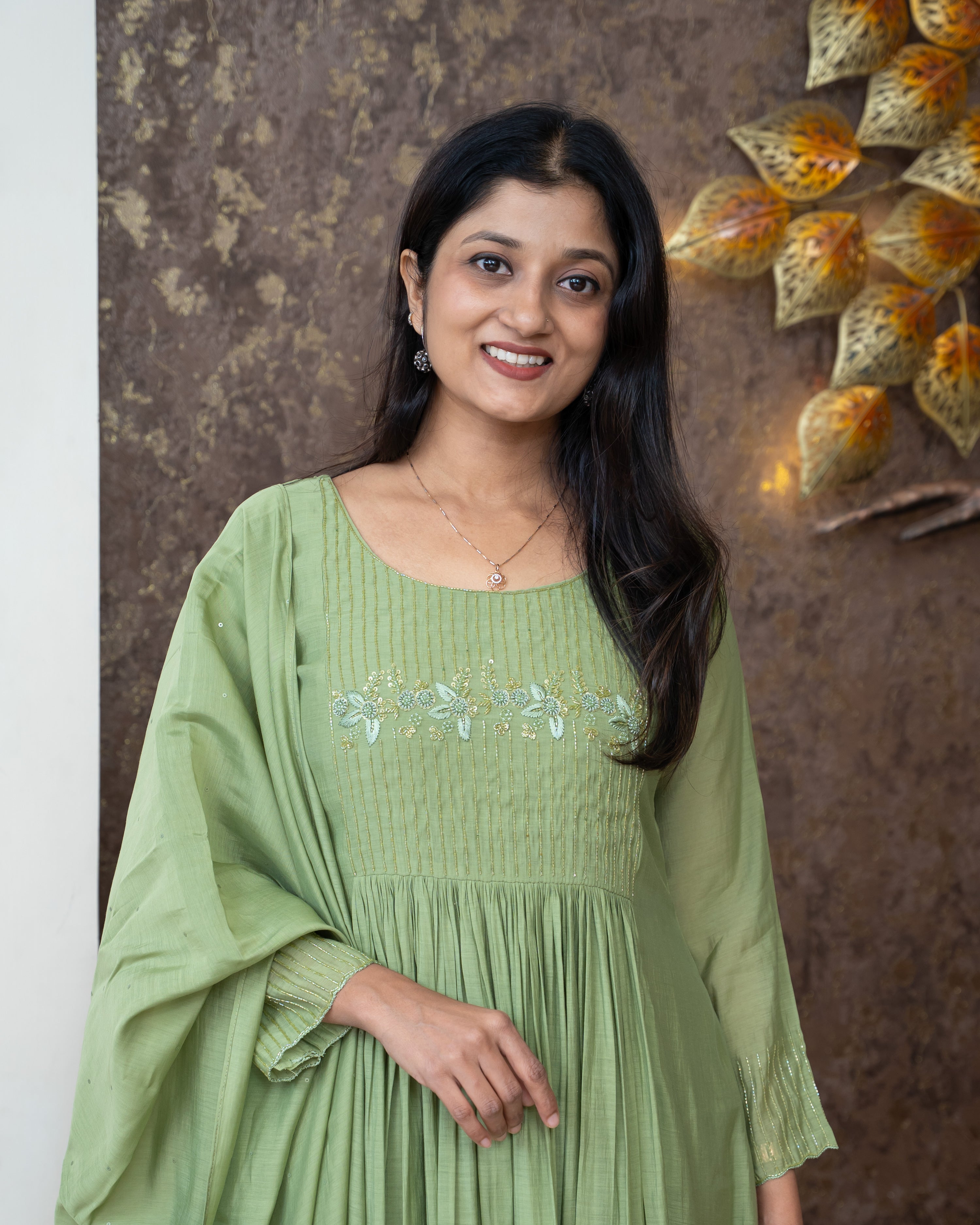 Load image into Gallery viewer, Mul Chanderi Suit-5577
