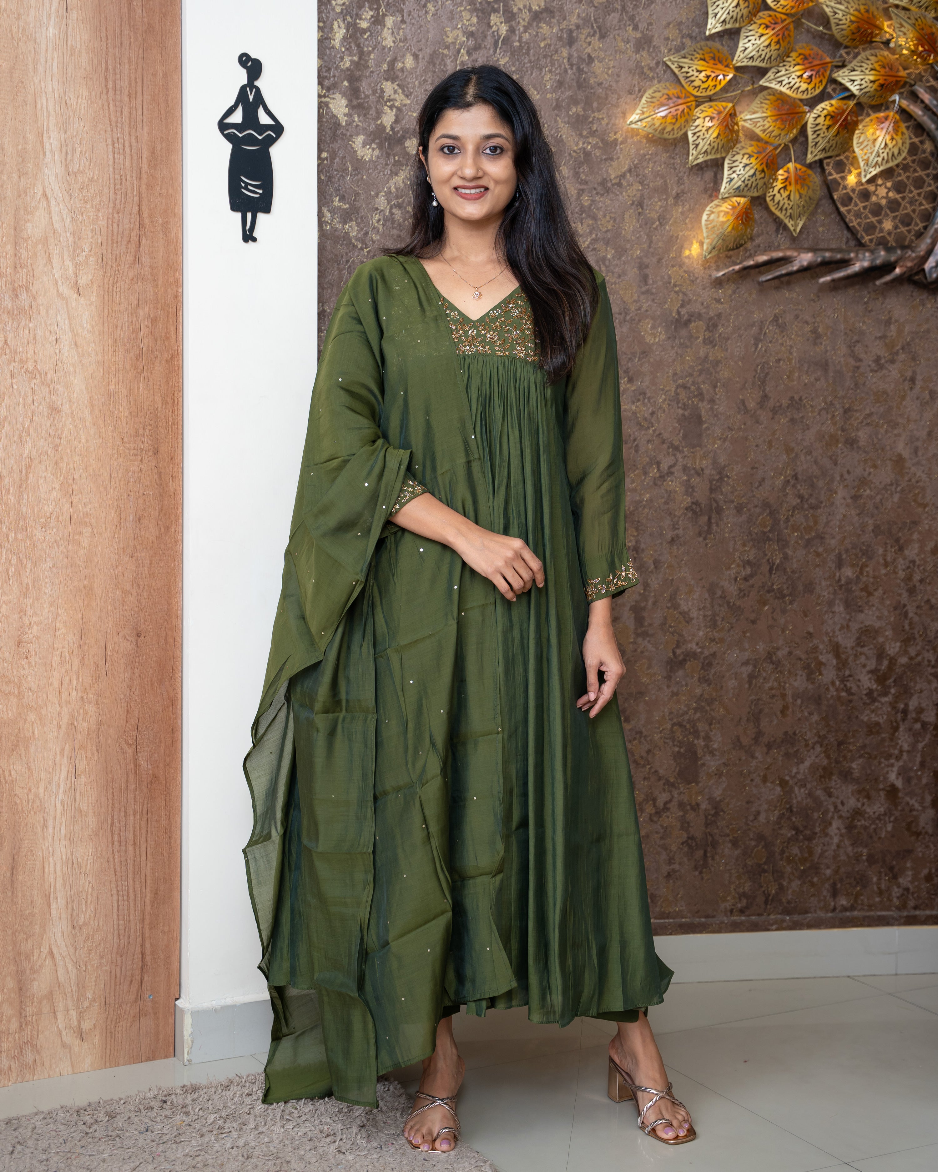 Load image into Gallery viewer, Mul Chanderi Suit-5577
