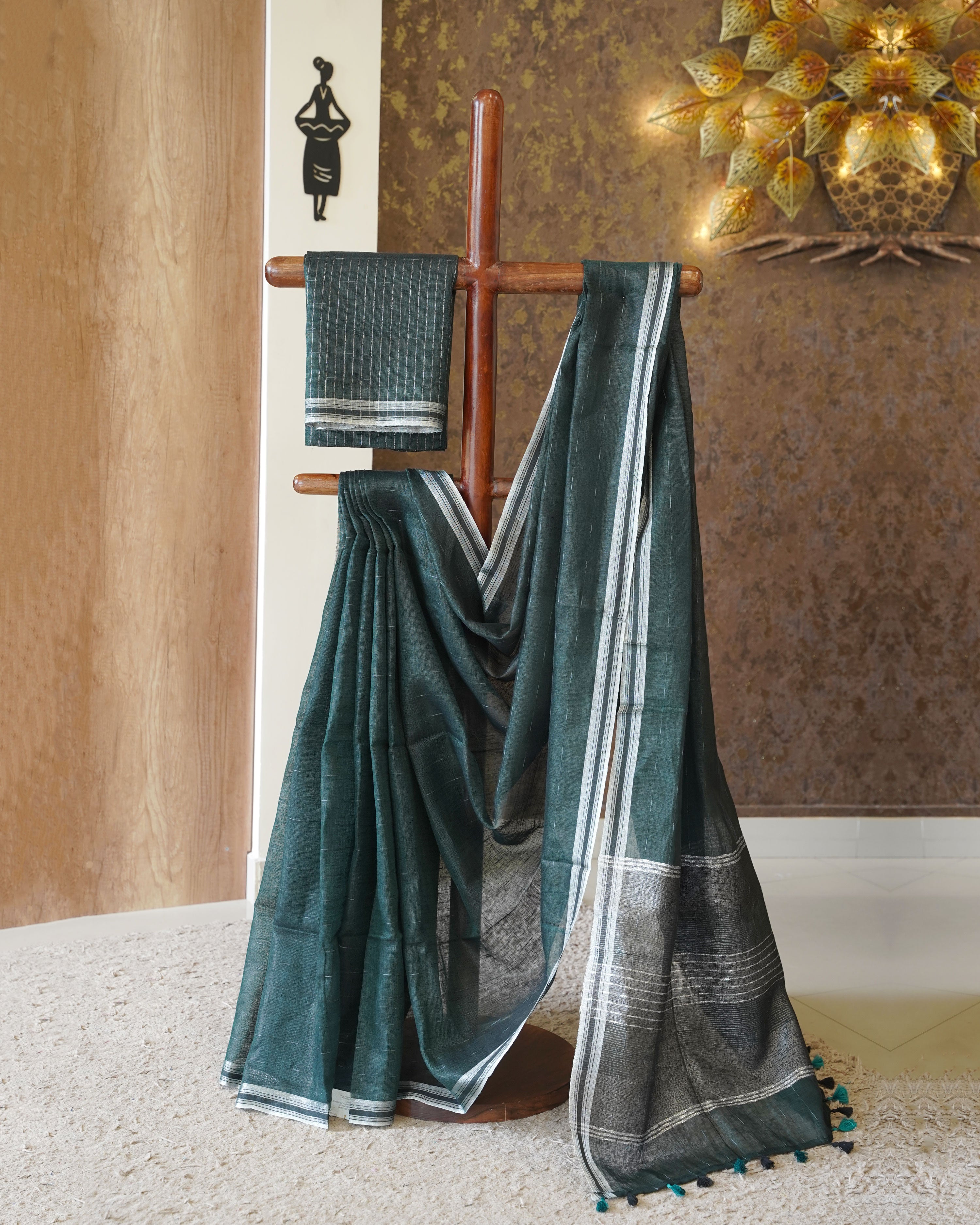 Load image into Gallery viewer, Pure Linen Saree(Pre-Order) - 2447
